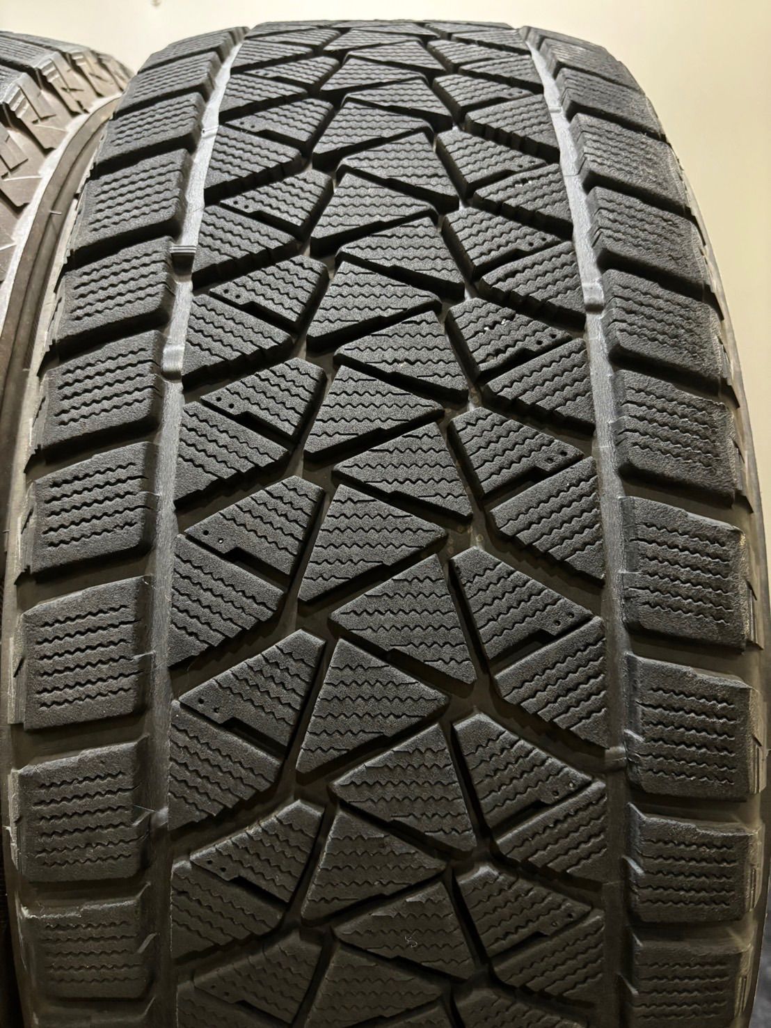 ★265/60R18 BRIDGESTONE/DM-V2 17年製 スタッドレス 4本 ブリヂストン ブリザック ランクル プラド ハイラックス Gクラス (南9-G184)