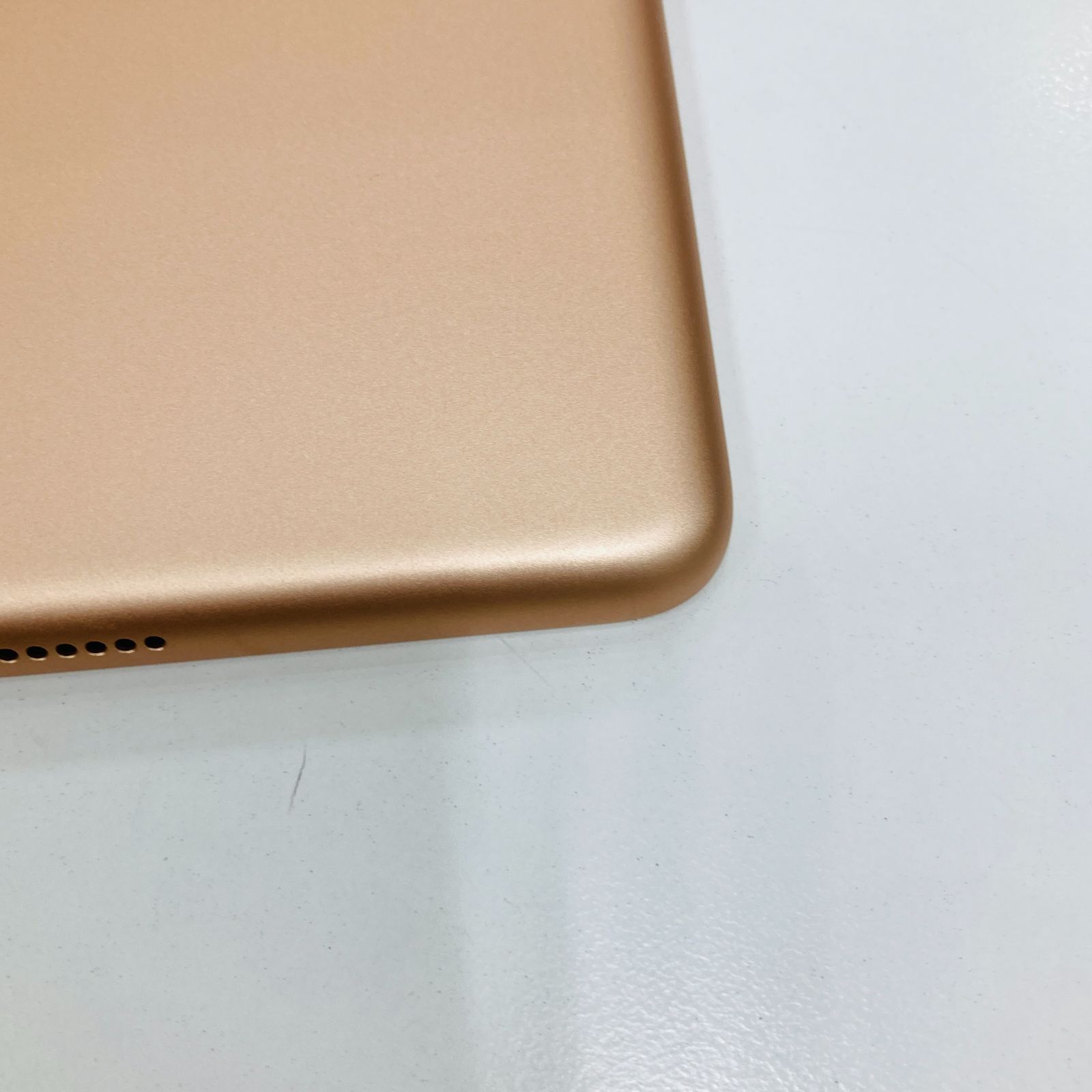 A【ケース付き】Apple iPad 第6世代 32GB セルラー ピンクゴールド SIM 