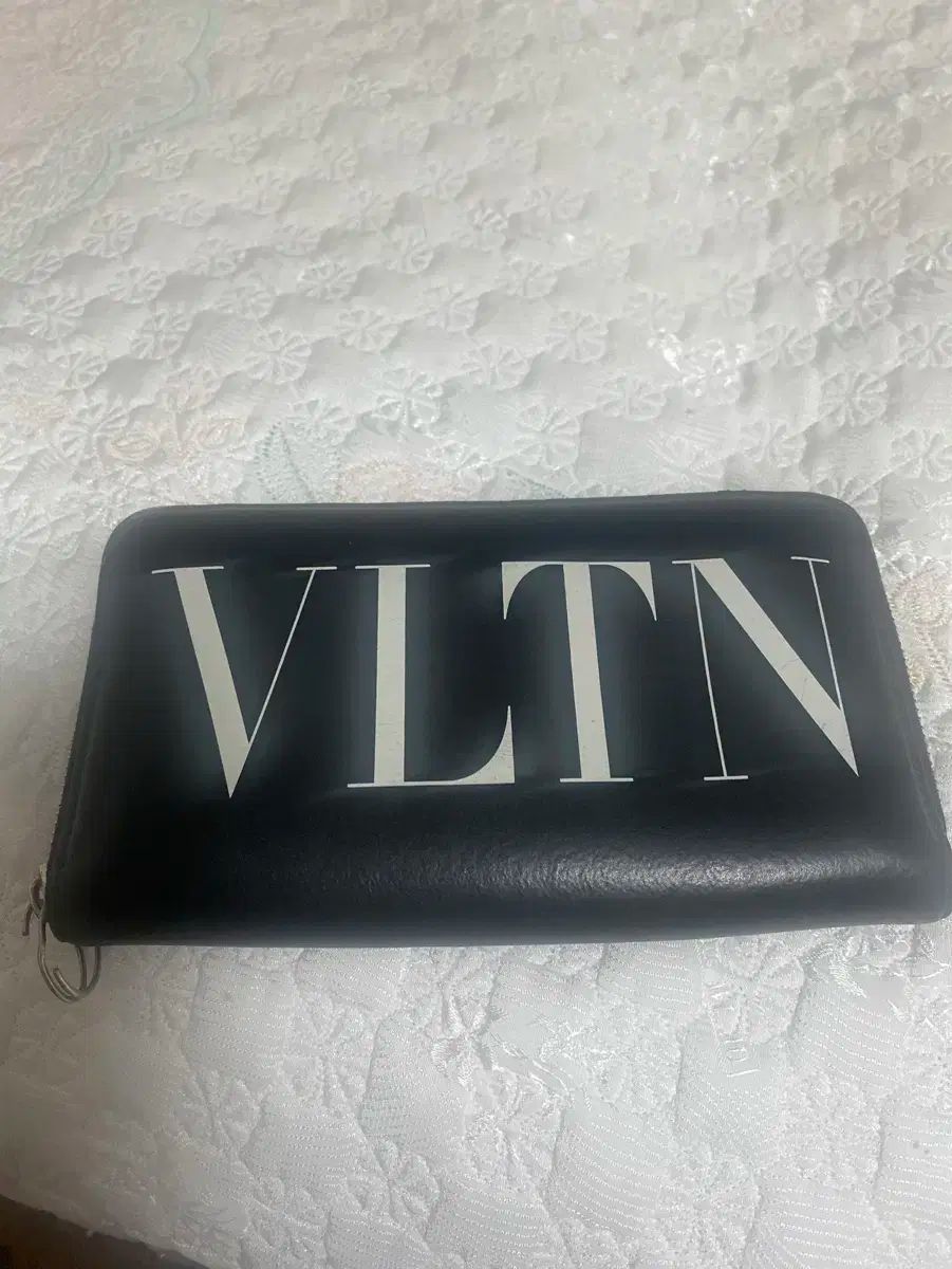Valentino ヴァレンティノ 長財布 ブラック 販売
