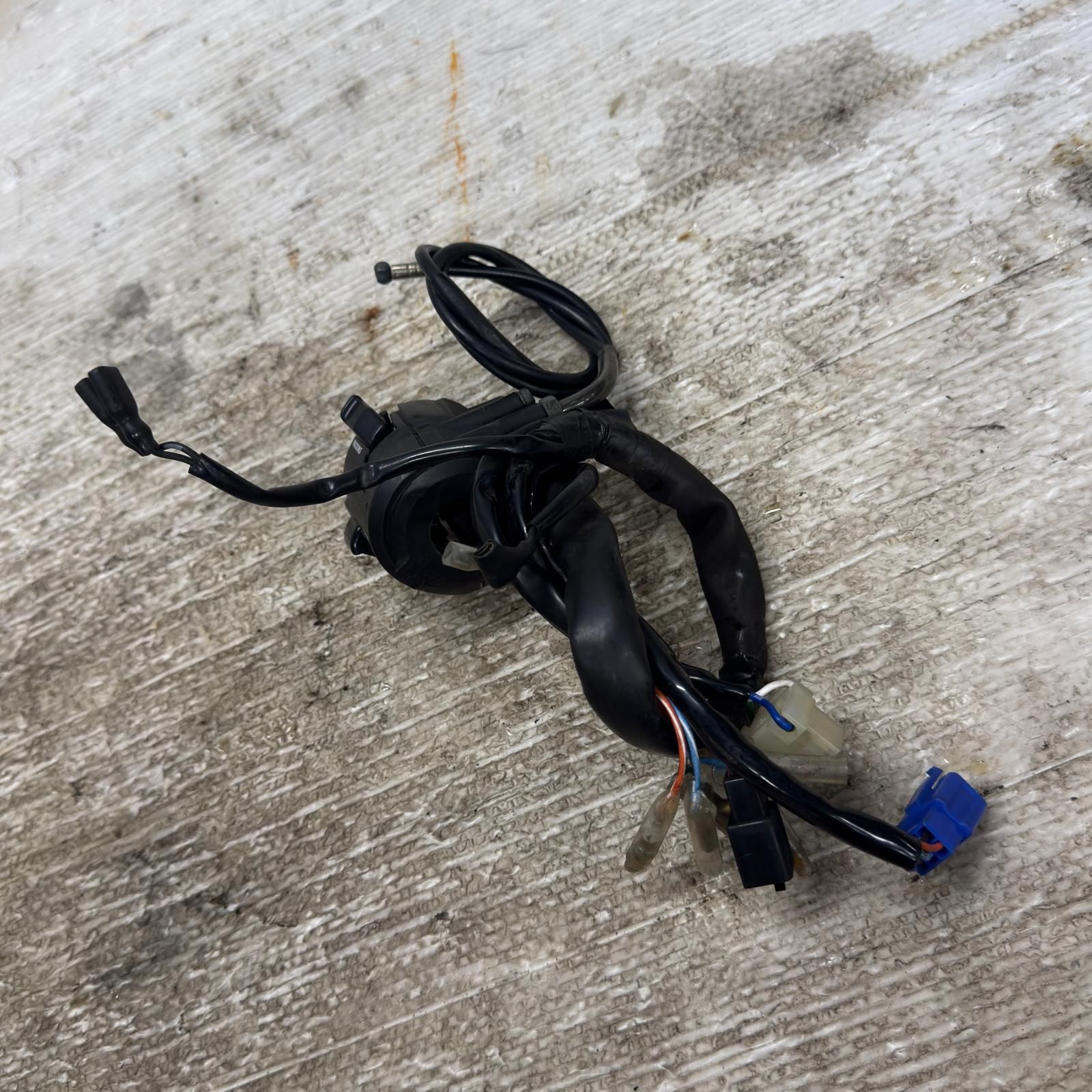 HONDA ホーネット250 MC31 ハンドルスイッチボックス 左 ホンダ