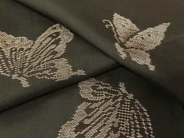 平和屋着物○本場大島紬 泥染め 9マルキ 地空 舞蝶文 正絹