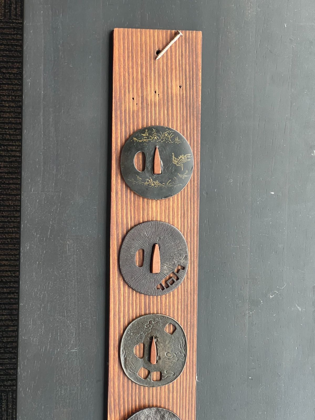 海】江戸中期 大鉄鍔 唐草図 金銀象嵌 無銘 刀装具 重量約208g 専用箱