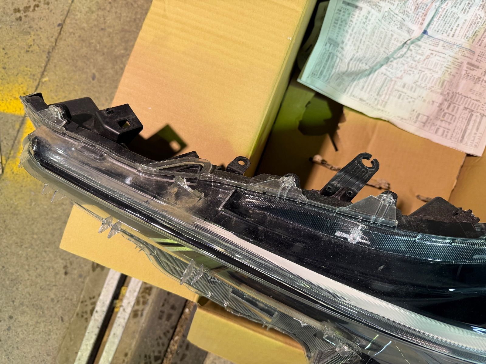 カローラーツーリング ヘッドライト左