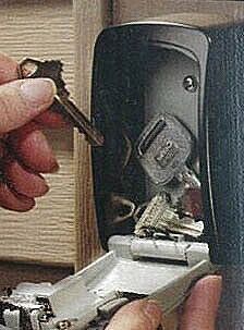 マスターロックダイアル式キーボックス