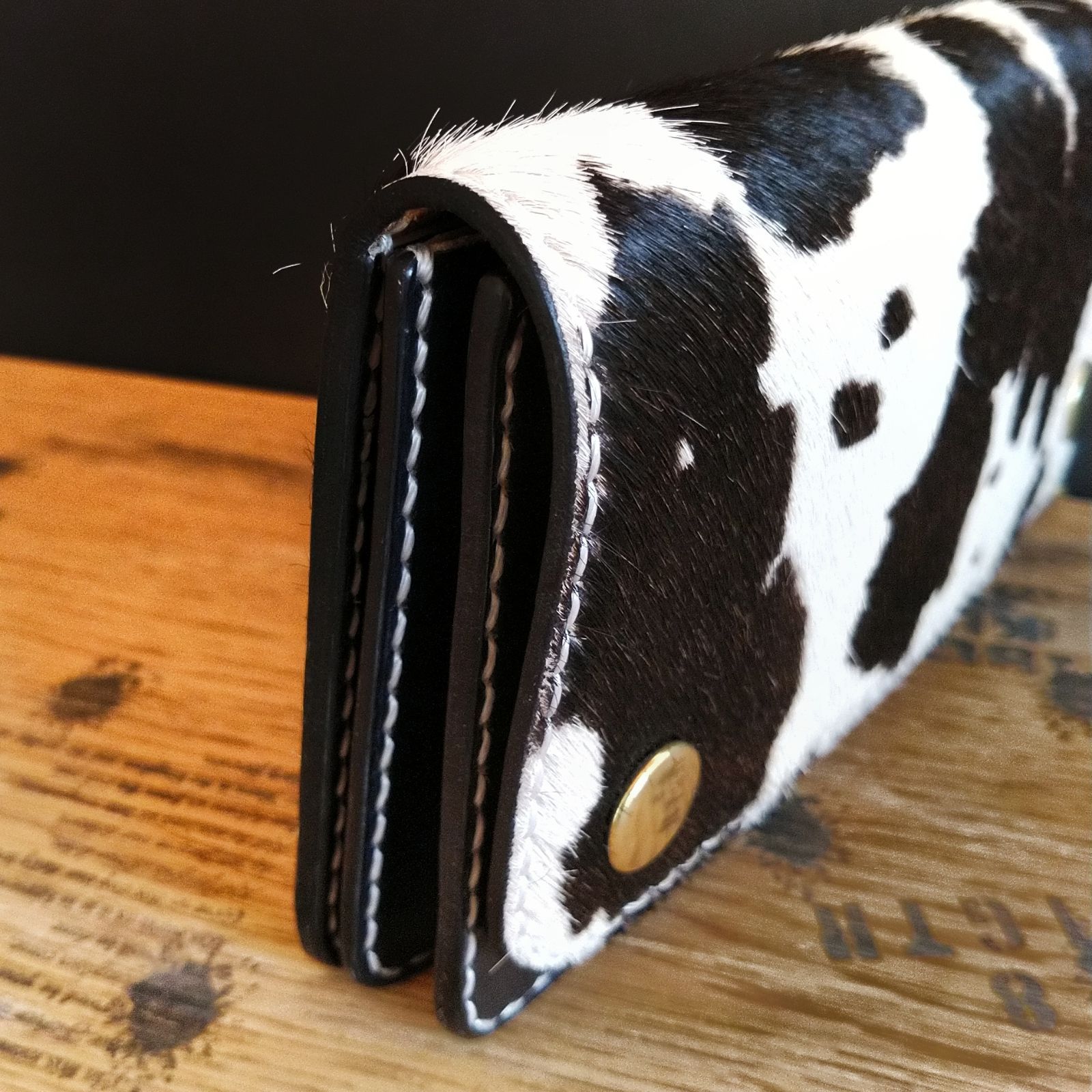 ハラコ ホルスタイン柄 ブラック】 トラッカーウォレット TW-01 - メルカリ