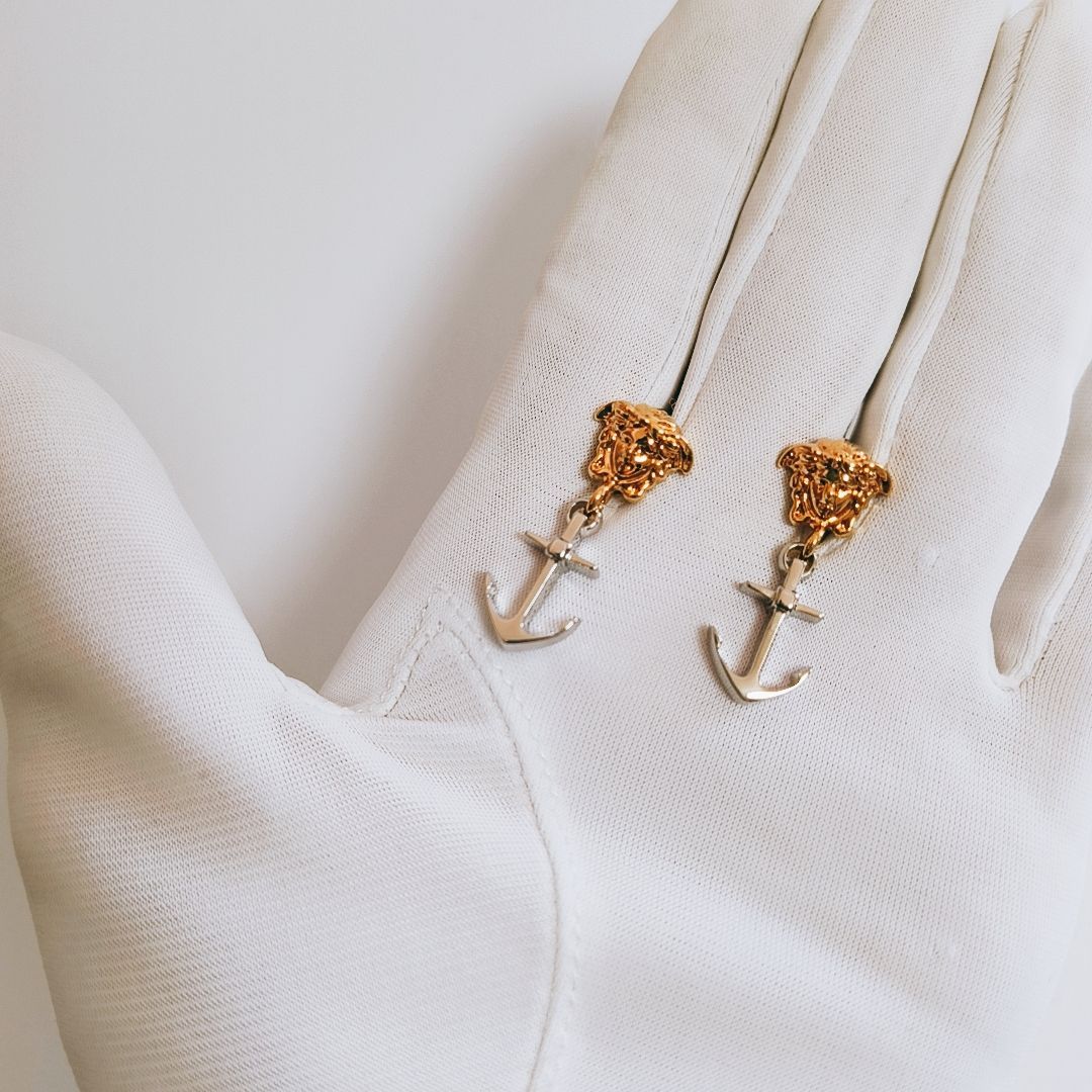 【新品未使用】VERSACE アンカー メデューサピアス ゴールドシルバー 新品未使用】VERSACE アンカー メデューサピアス ゴールドシルバー