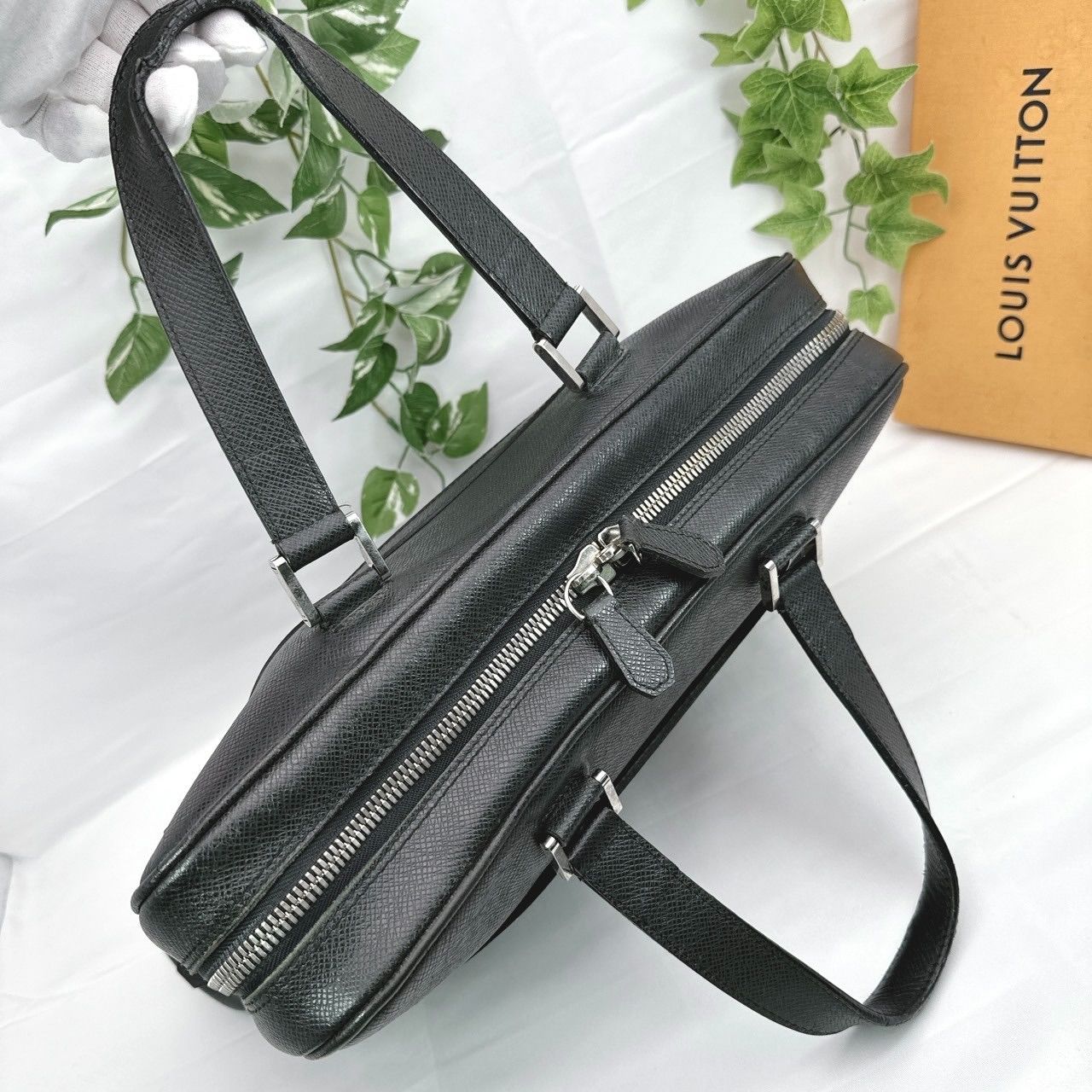 LOUIS VUITTON ルイヴィトン タイガ イゴール ビジネスバッグ LOUIS