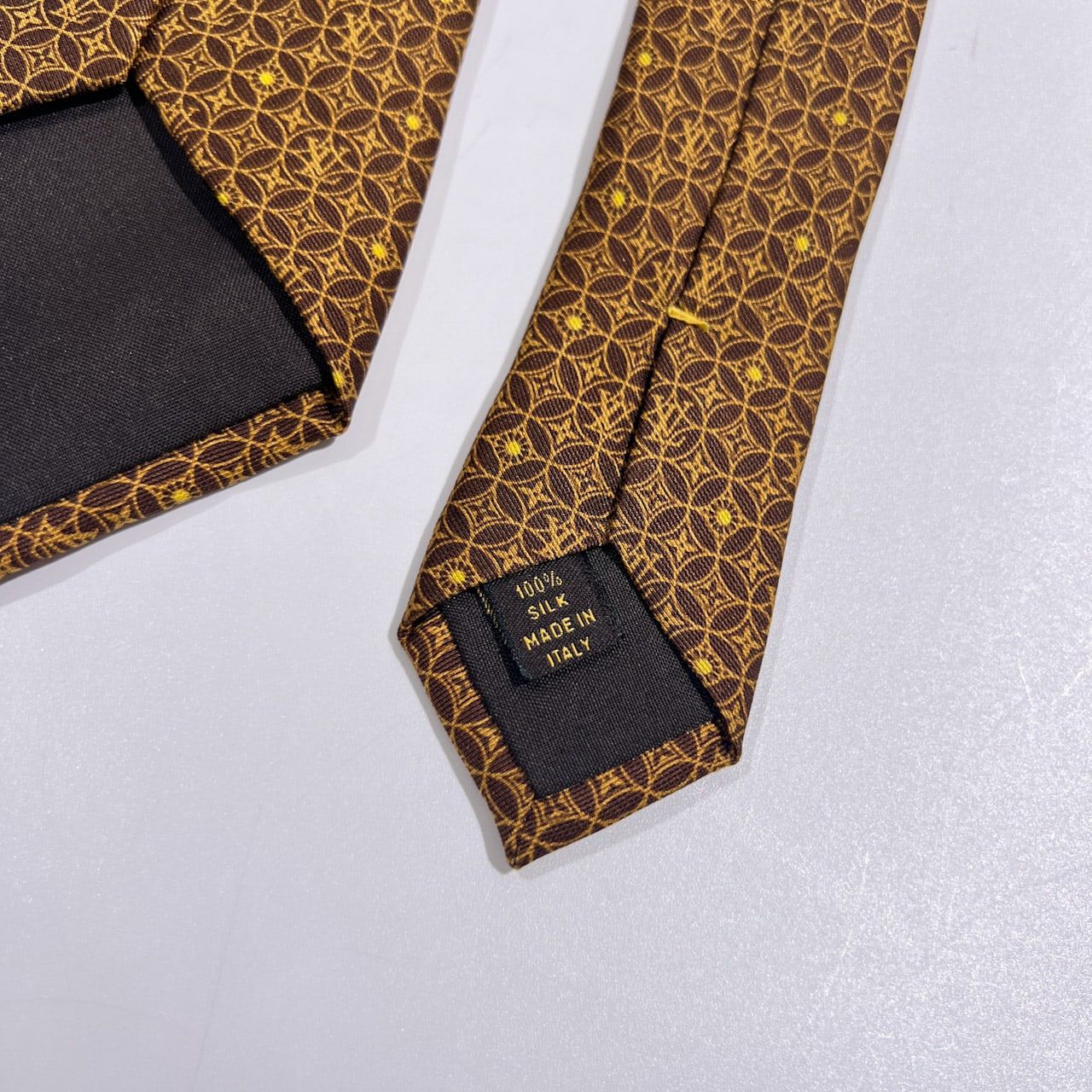 【美品】Luis Vuitton モノグラム ネクタイ ゴールド LOUIS VUITTON ネクタイ モノグラム ゴールド系 送料無料