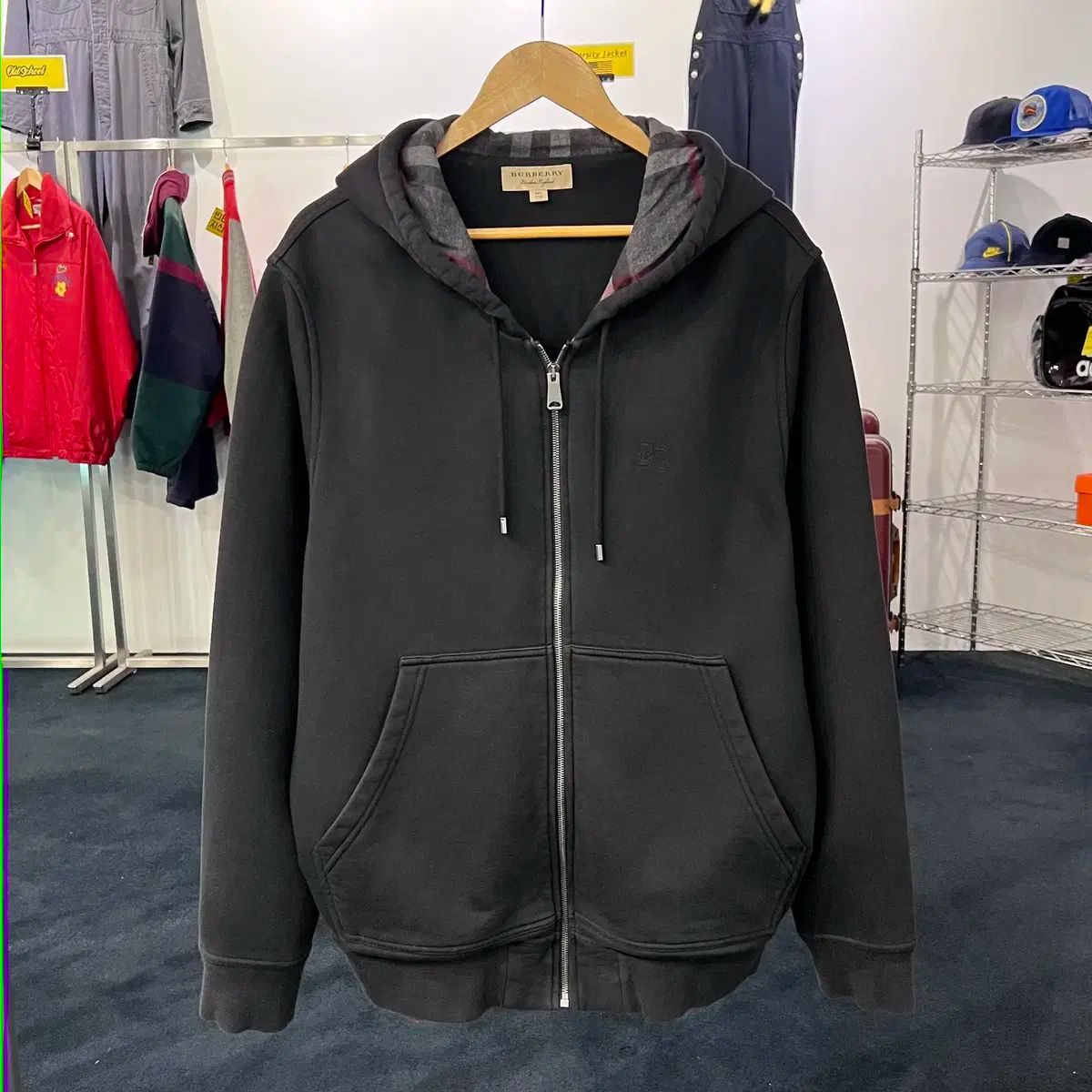 入手困難・美品■BURBERRY ノバチェック フルジップパーカー XLサイズ バーバリーブルーレーベル ノバチェック パーカー M フード