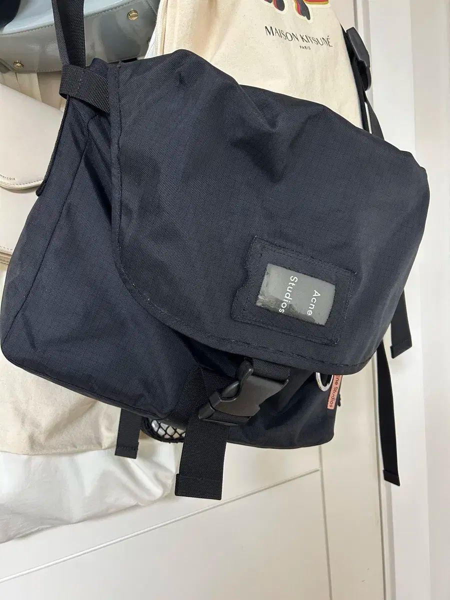 ACNE STUDIOUS アクネストゥディオズ ミニメッセンジャーバッグ Acne