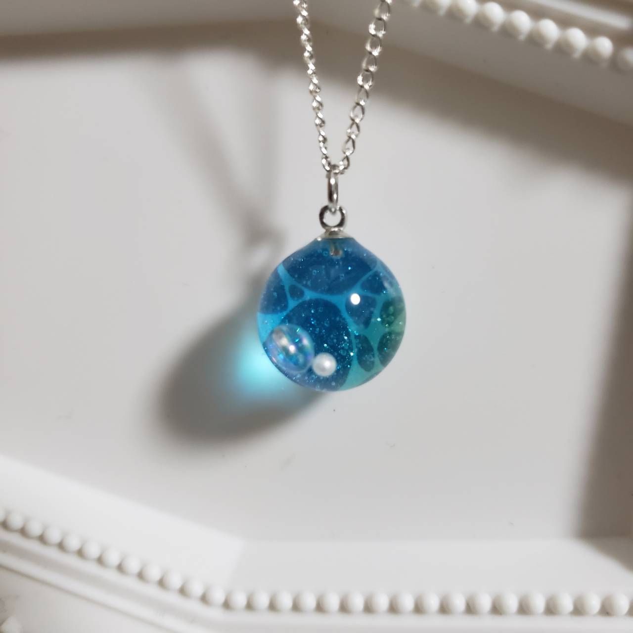 訳ありM234 レジン ネックレス 球体2.6cm - メルカリ