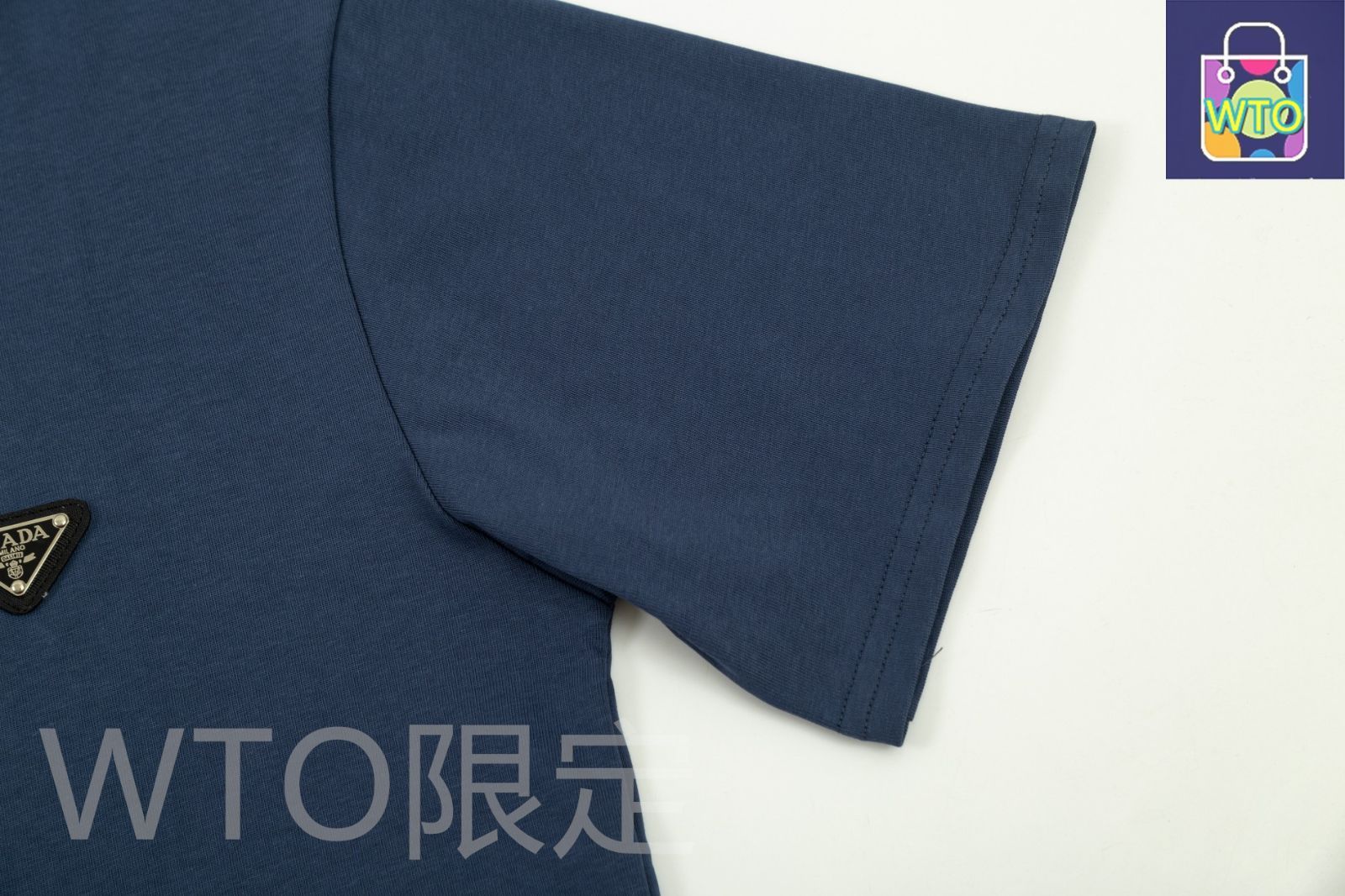 【PRADA】ロゴ オーバーサイズフィット Tシャツ Luxury / 送料込 ☆送料関税込☆PRADA オーバーサイズ ロゴプレート 半袖 Tシャツ