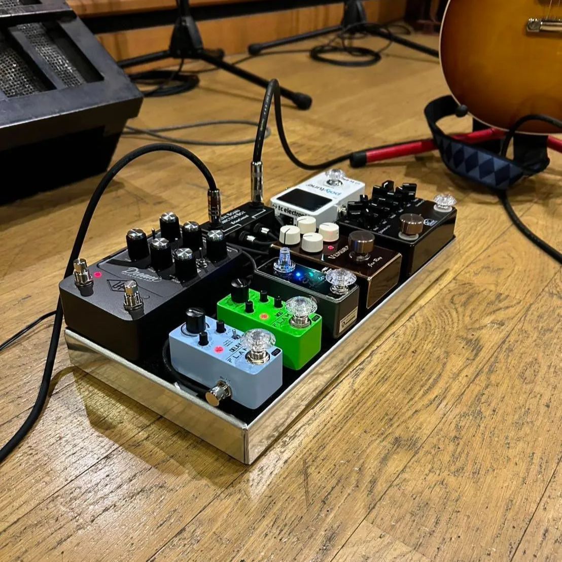 アルミ製エフェクターボード 約40㎝X21㎝X3.8㎝ - メルカリ