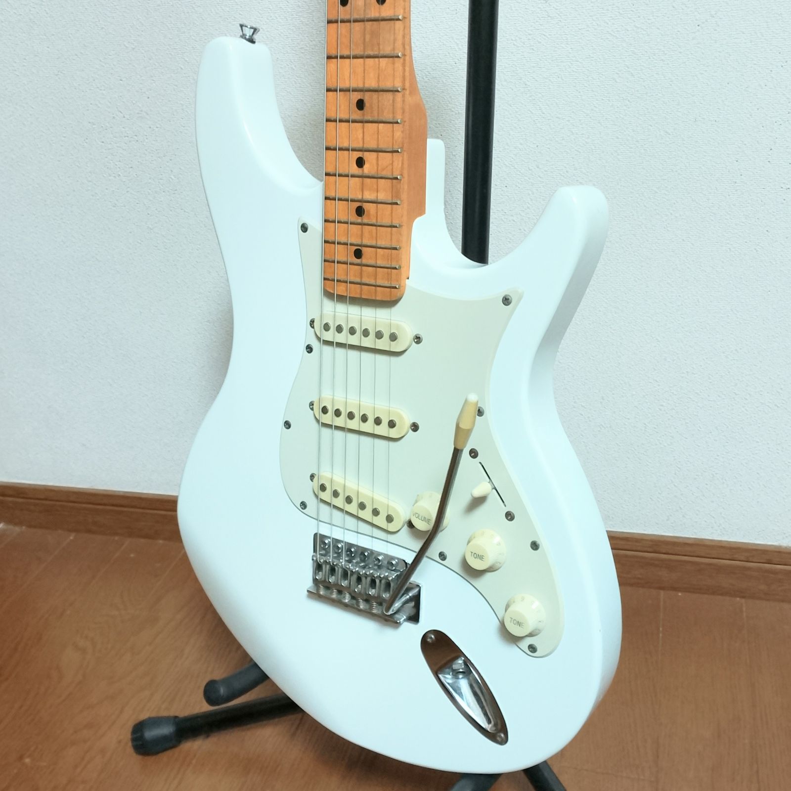 BEHRINGER　iAXE393　USB端子付き 　エレキギター　弦は新品！ BEHRINGER iAXE393 USB端子付き エレキギター 弦は新品！ ギター