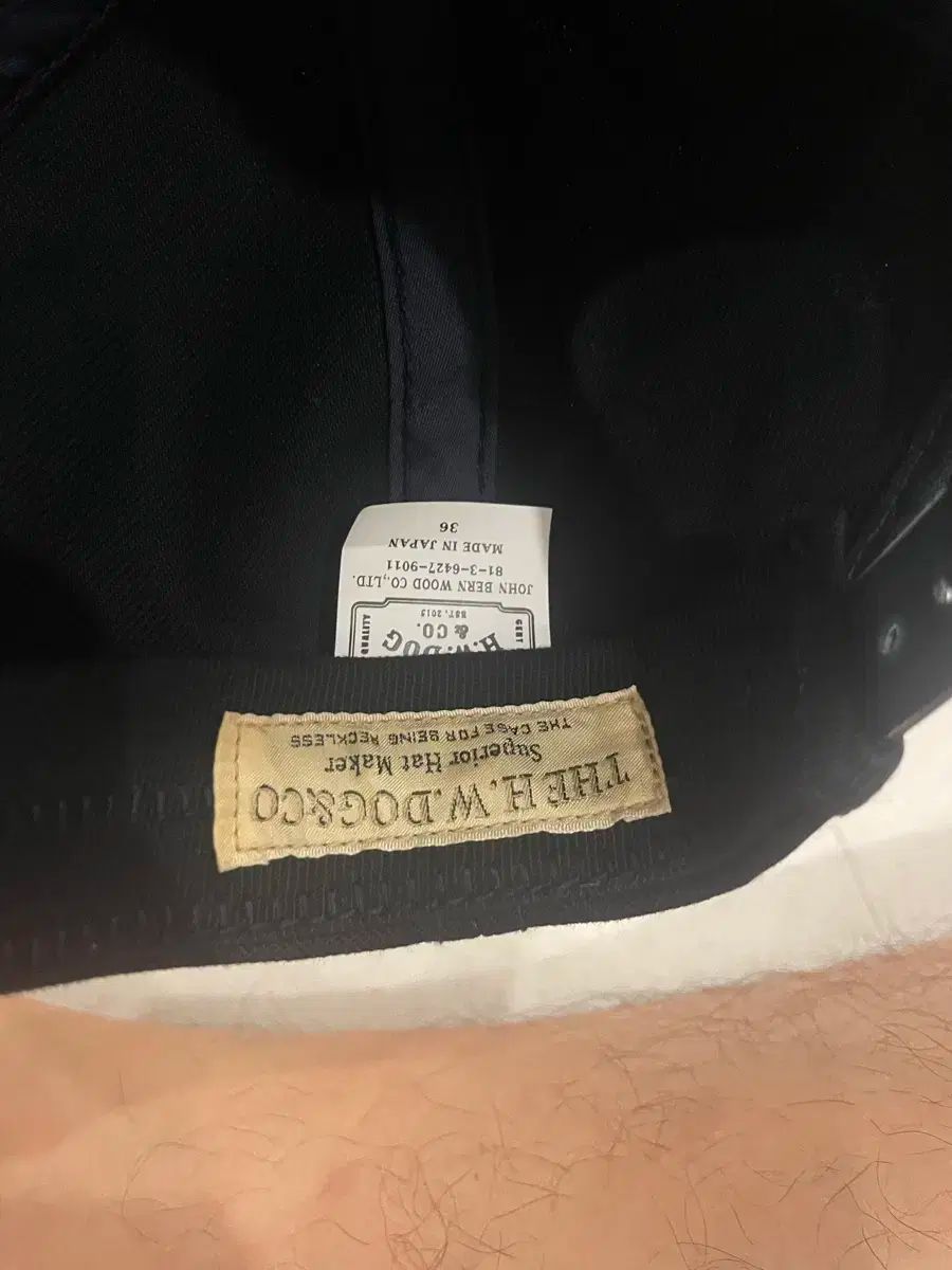 H W DOG アン 長い鼻 ネイビー Trucker Cap