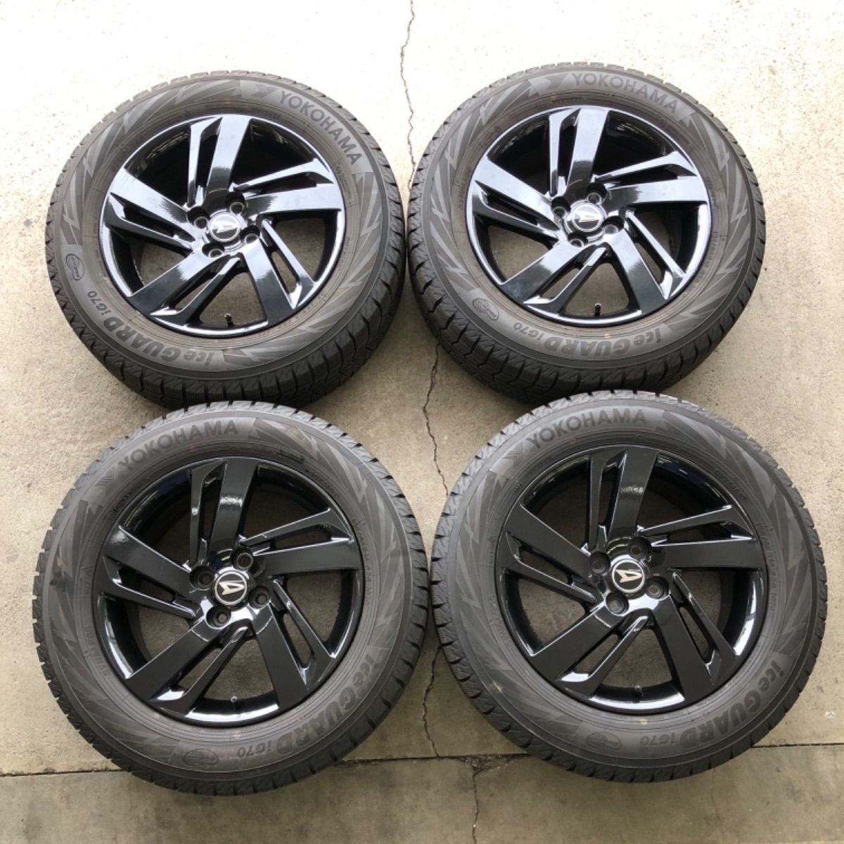 ライズロッキーに195/65R16インチヨコハマスタッドレス22年製バリ溝4本 ライズロッキーに195/65R16インチヨコハマスタッドレス22年製バリ溝4本