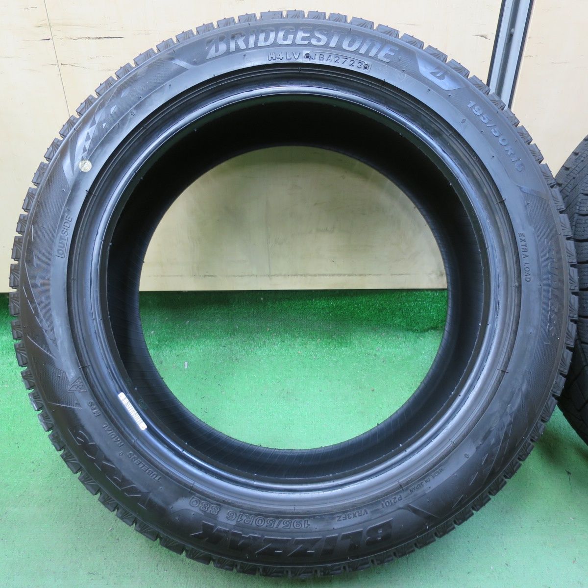 バリ溝！23年！9.5分以上スタッドレス 195/50R16 ブリヂストン 