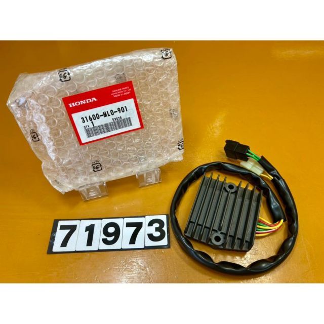 71973 HONDA ホンダ VFR400 NC21 NC24 レギュレーター 31600-ML0-901