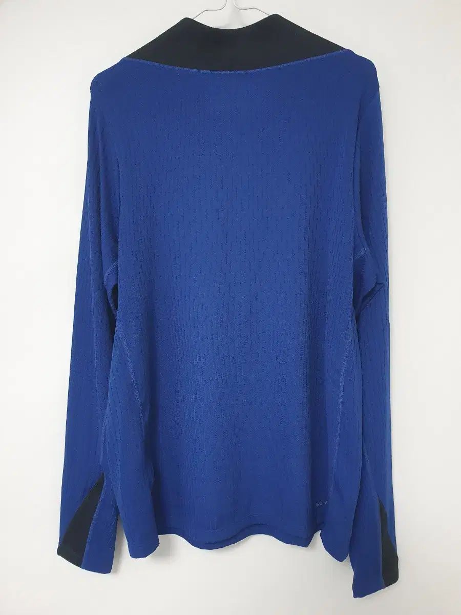 トレーニング トップス