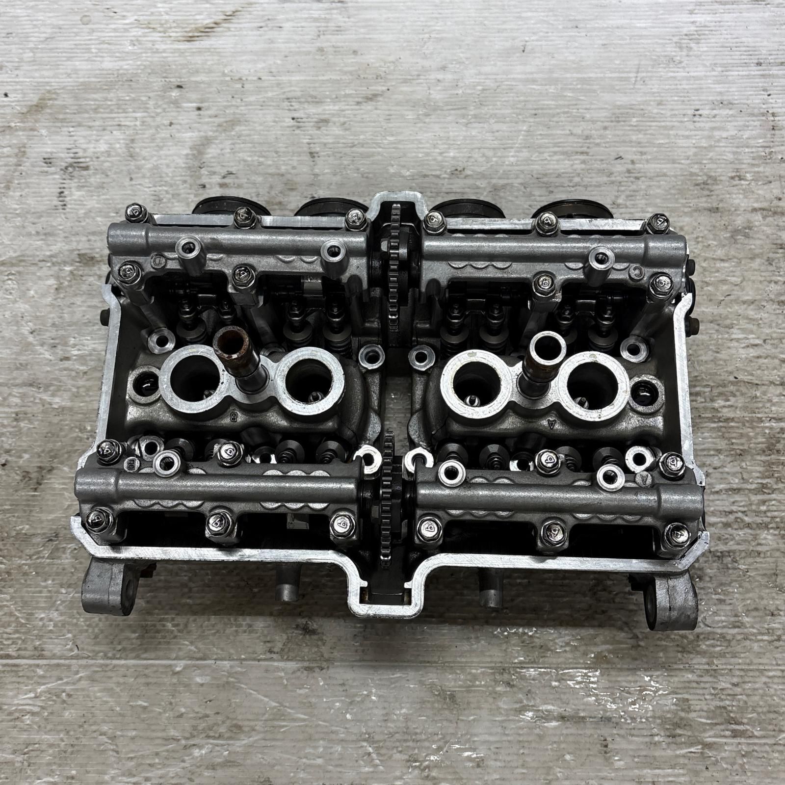 シリンダーヘッド