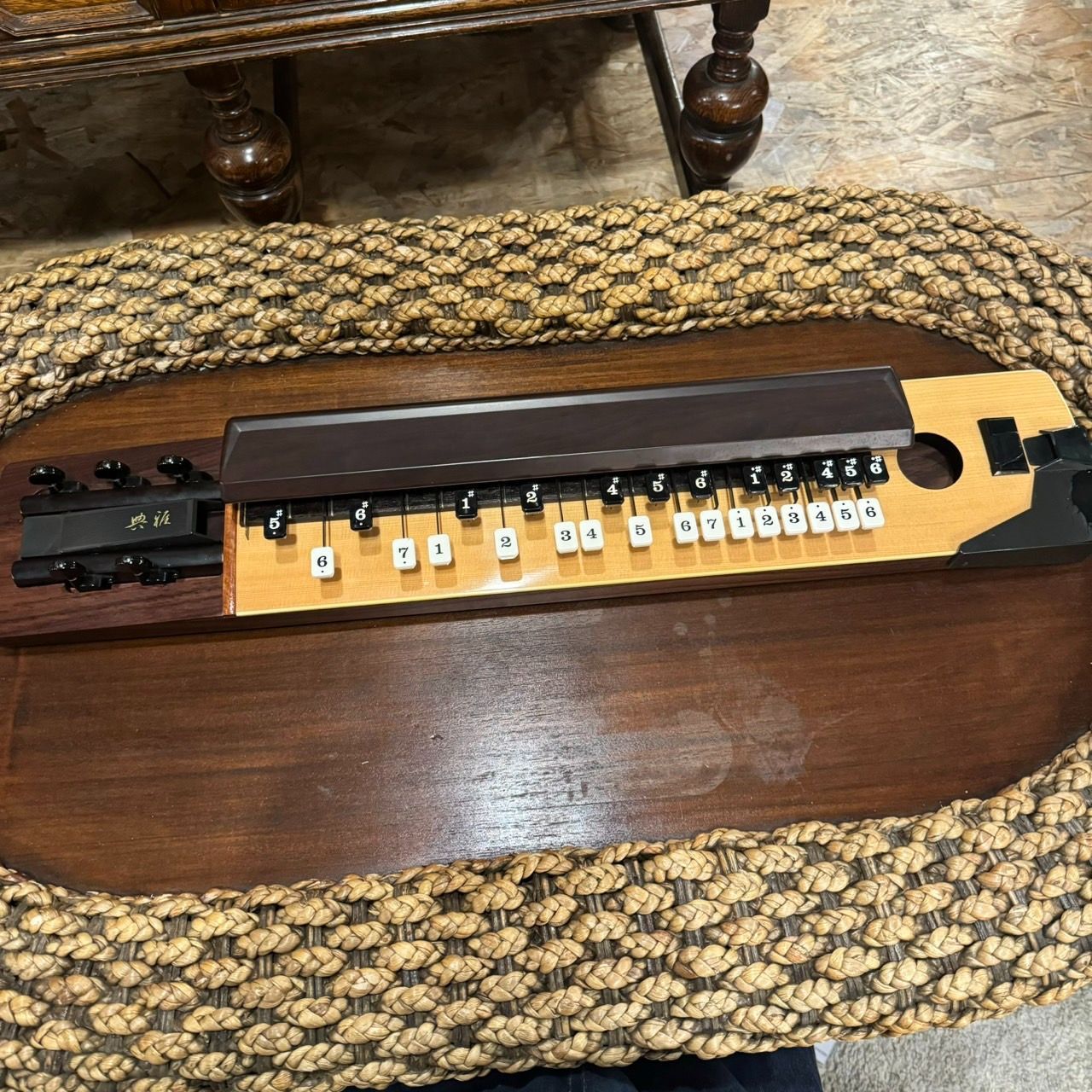 SUZUKI 鈴木楽器製作所 スズキ 典雅 最高級 大正琴 楽器 生産完了品 ハードケース 元箱 演奏のしおり 鍵 付属●BB04N020