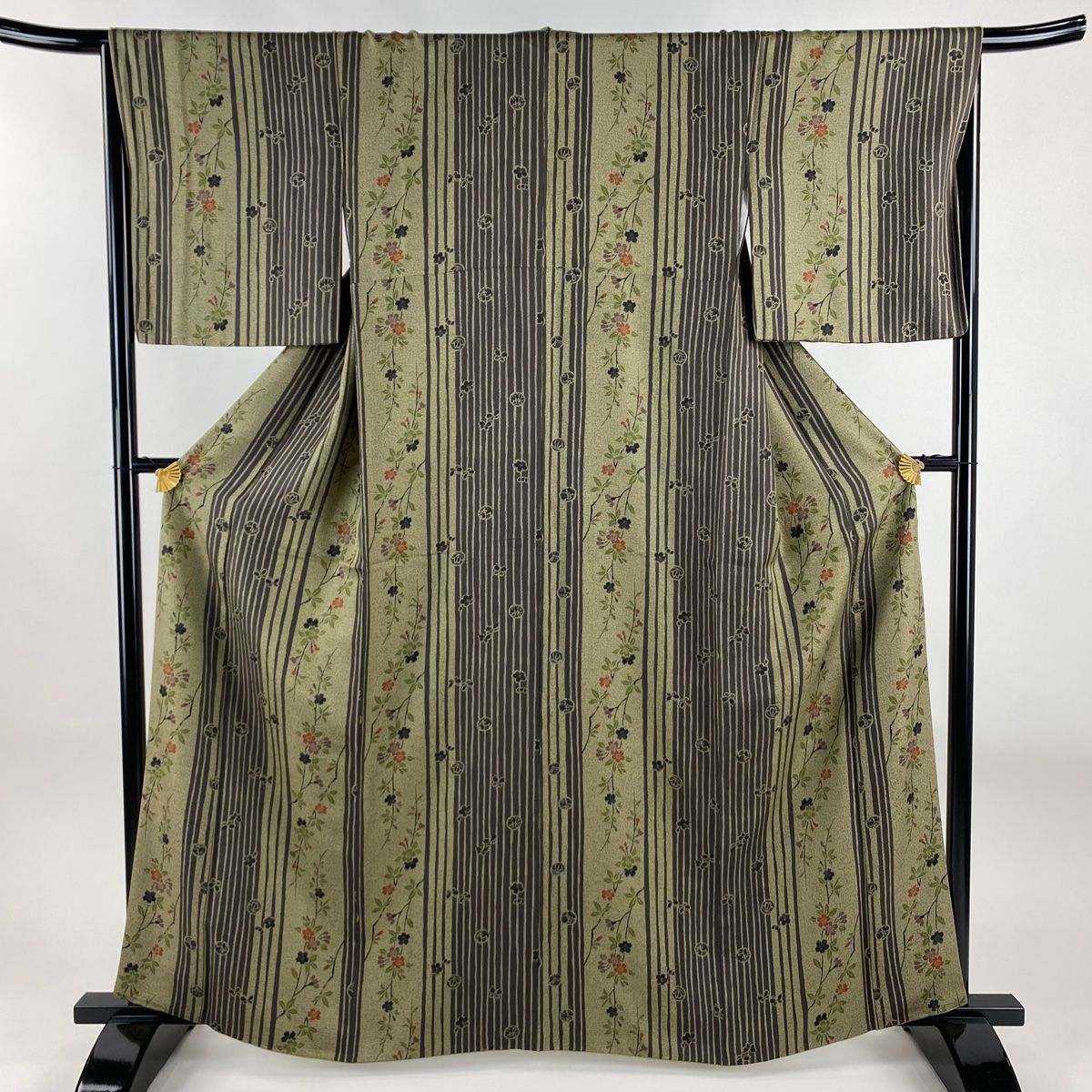 小紋 身丈162.5cm 裄丈66cm M 袷 桜 縦縞 茶緑色 正絹 秀品