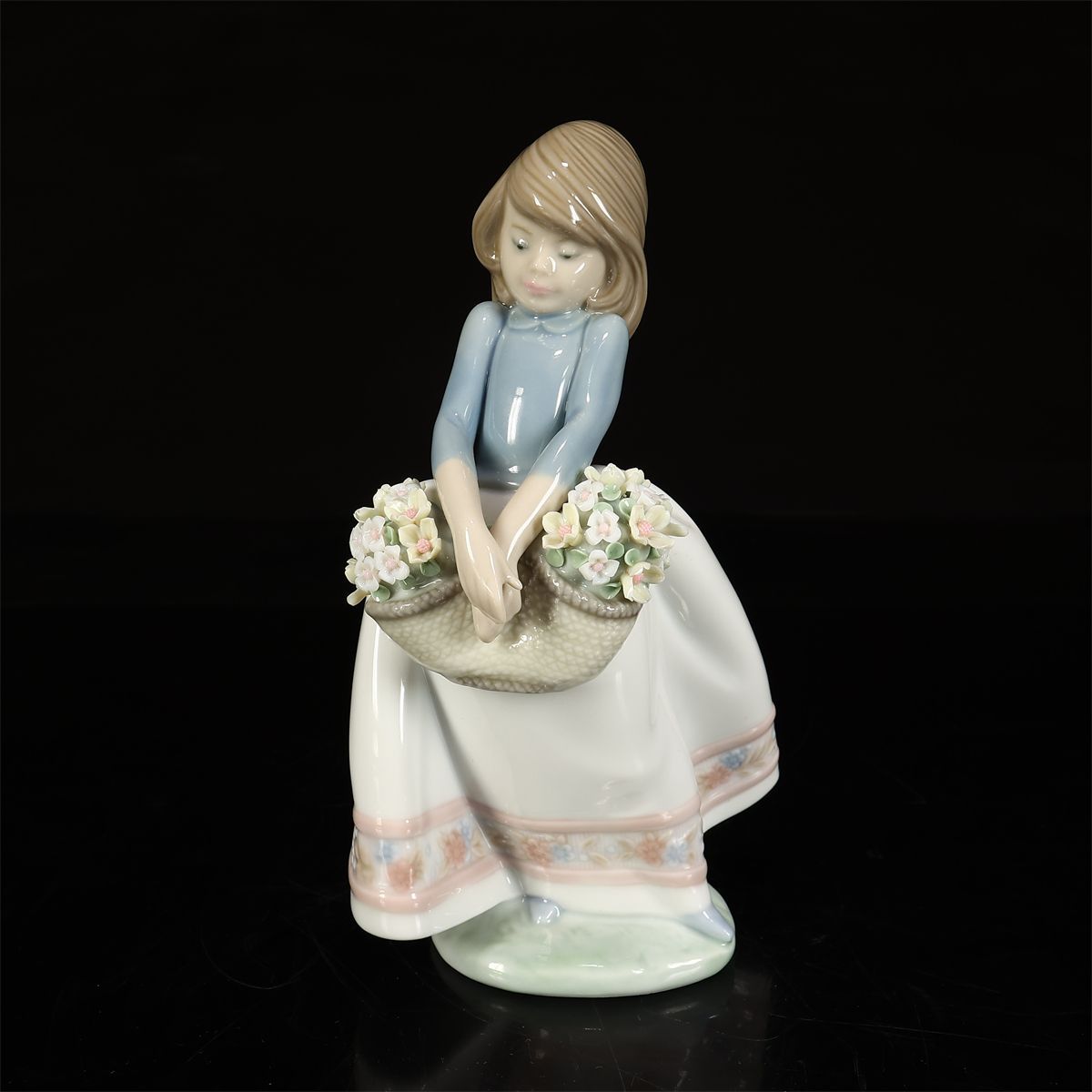 LLADRO 【リヤドロ】 磁器人形 五月の花 美少女 置物 高17㎝／美