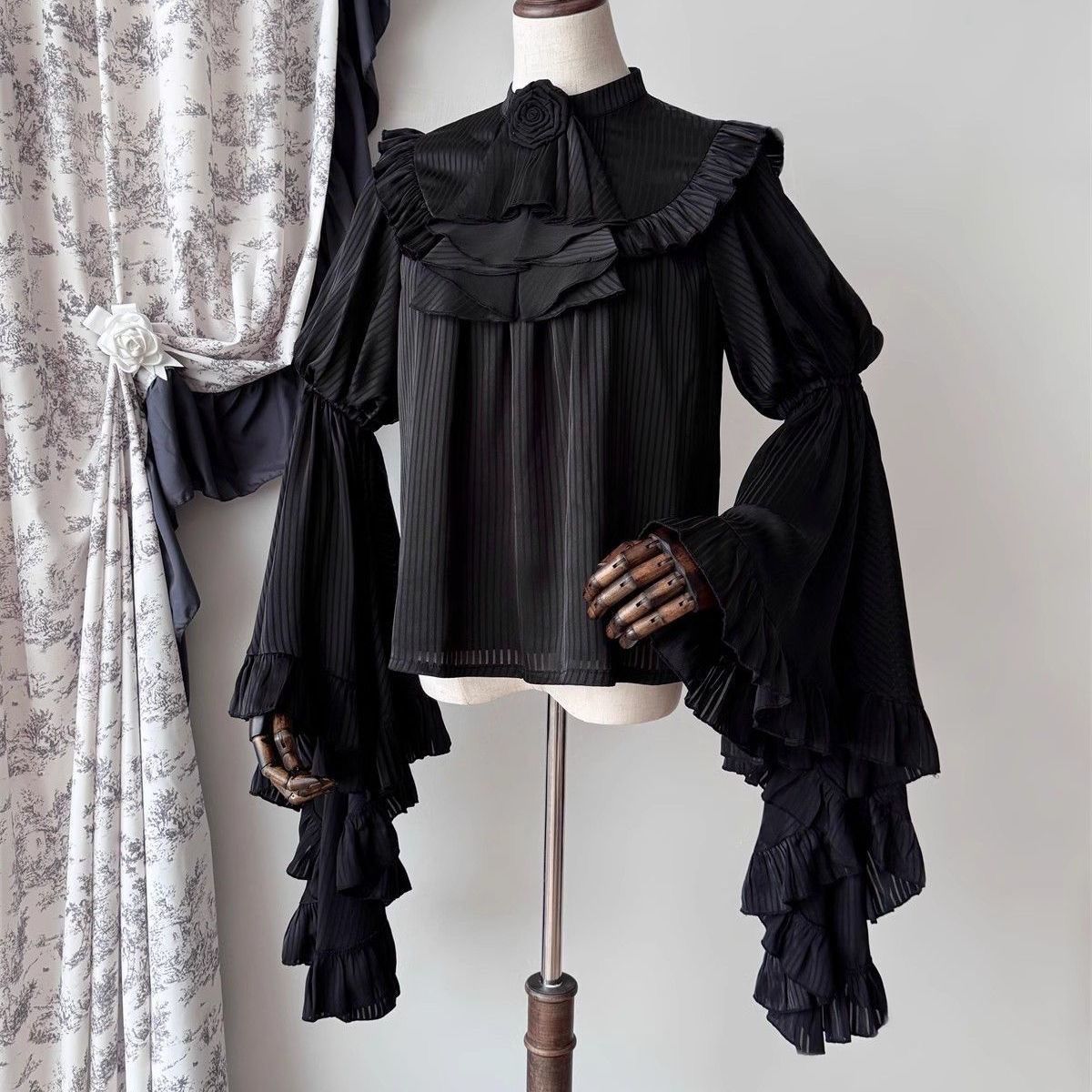 Lolitaゴシックエレガント ロングスカート-姫袖ブラウスセット 華ロリ 黒ロリ 長袖 春 秋 冬 レース 姫袖 ブラウス ゴシック風ロリータ ハイウエスト フリル ボリューム ロングスカート 華やか 貴族風 学園祭 文化祭 パーティー 舞台衣装