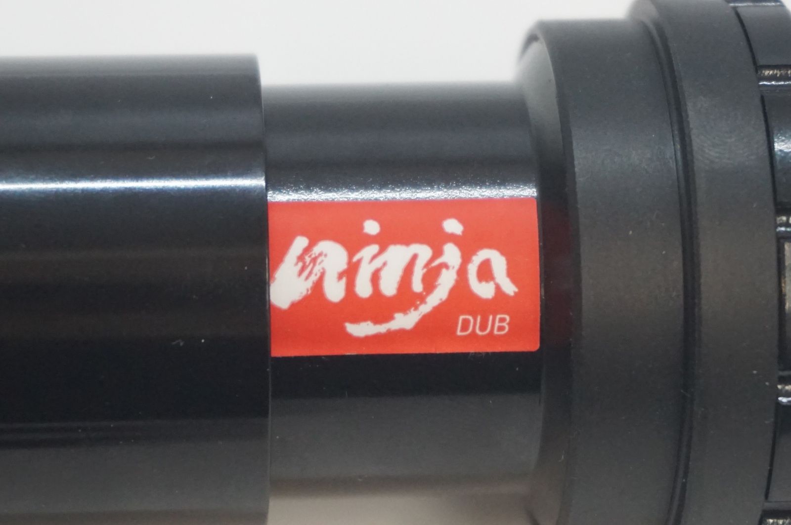 TOKEN 「トーケン」 NINJA BB4229 ボトムブラケット
