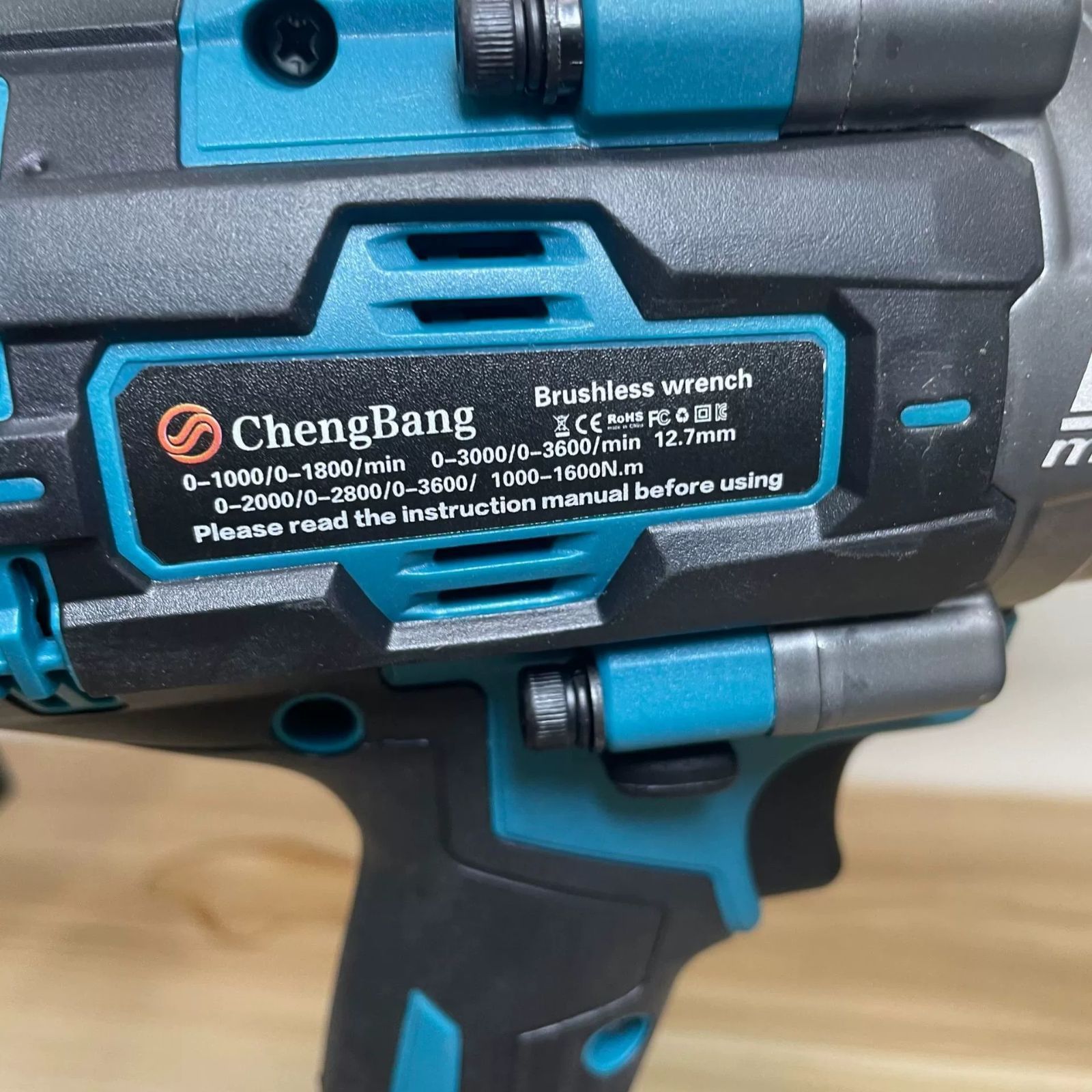 正規品 電動インパクトレンチ トルク 1000N マキタmakita18Vバッテリー ブラシレスモーター搭載 併用正逆転両用 本体i144 LEDライト付き M