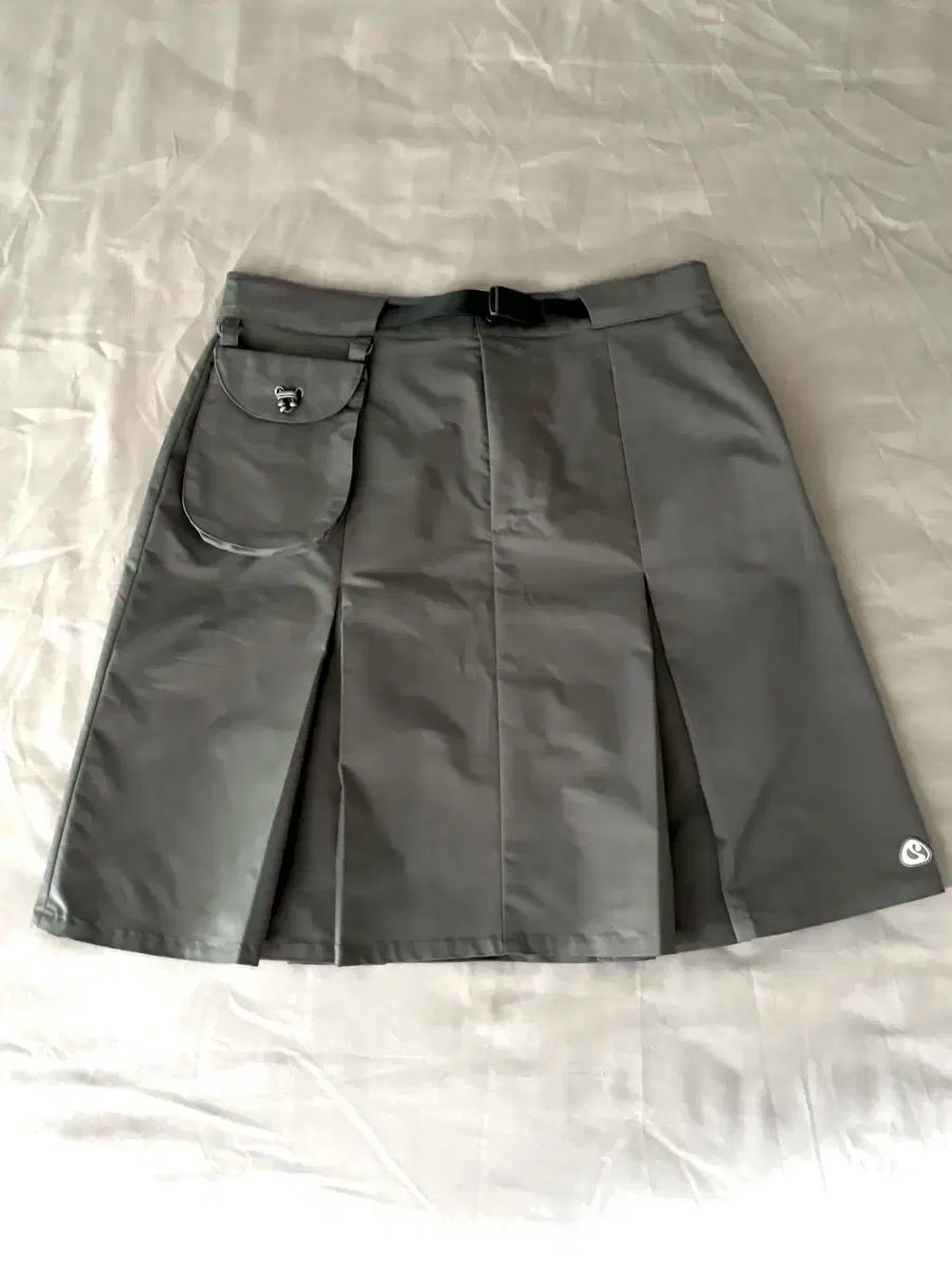 ISSEY MIYAKE smarturbanuseful ディ ポケット ナイロン スカート 웜グレー 2 サイズ