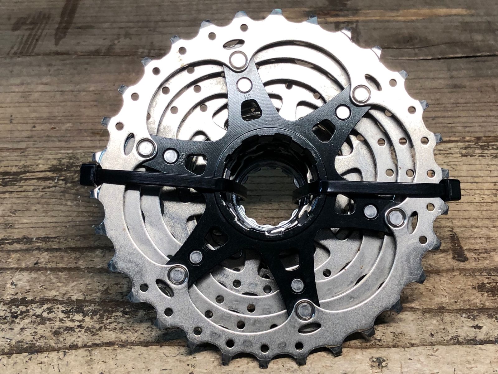 SHIMANO 105 CS-R7000 新品未使用11-30T SHIMANO 「シマノ」 105 CS-R7000 11-30T スプロケット / 有明