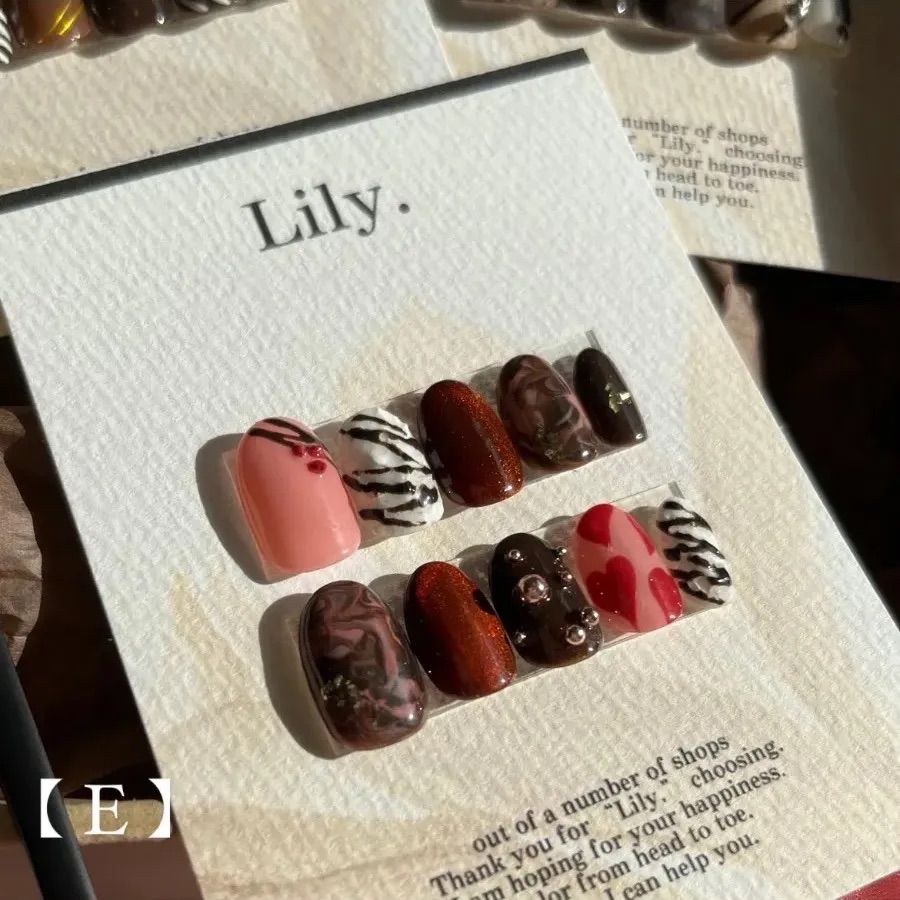 マグネットネイル　バレンタイン　苺チョコ　現品 2026年冬トレンドチョコレートのネイルデザイン集｜人気順｜12ページ
