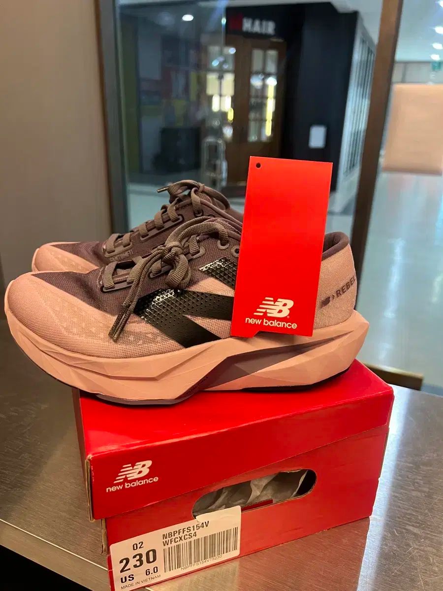 New Balance ニューバランス フューエルセル レベル V4 230