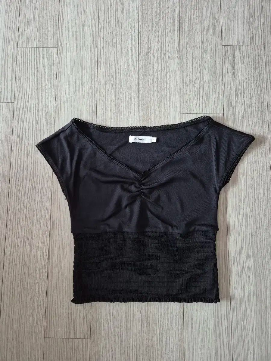 [GLOWNY]◆韓国大人気◆ PEEKABOO SMOKE TEE ◆追跡可◆ GLOWNY(グロウニー) PEEKABOO SMOKE TEE - メルカリ