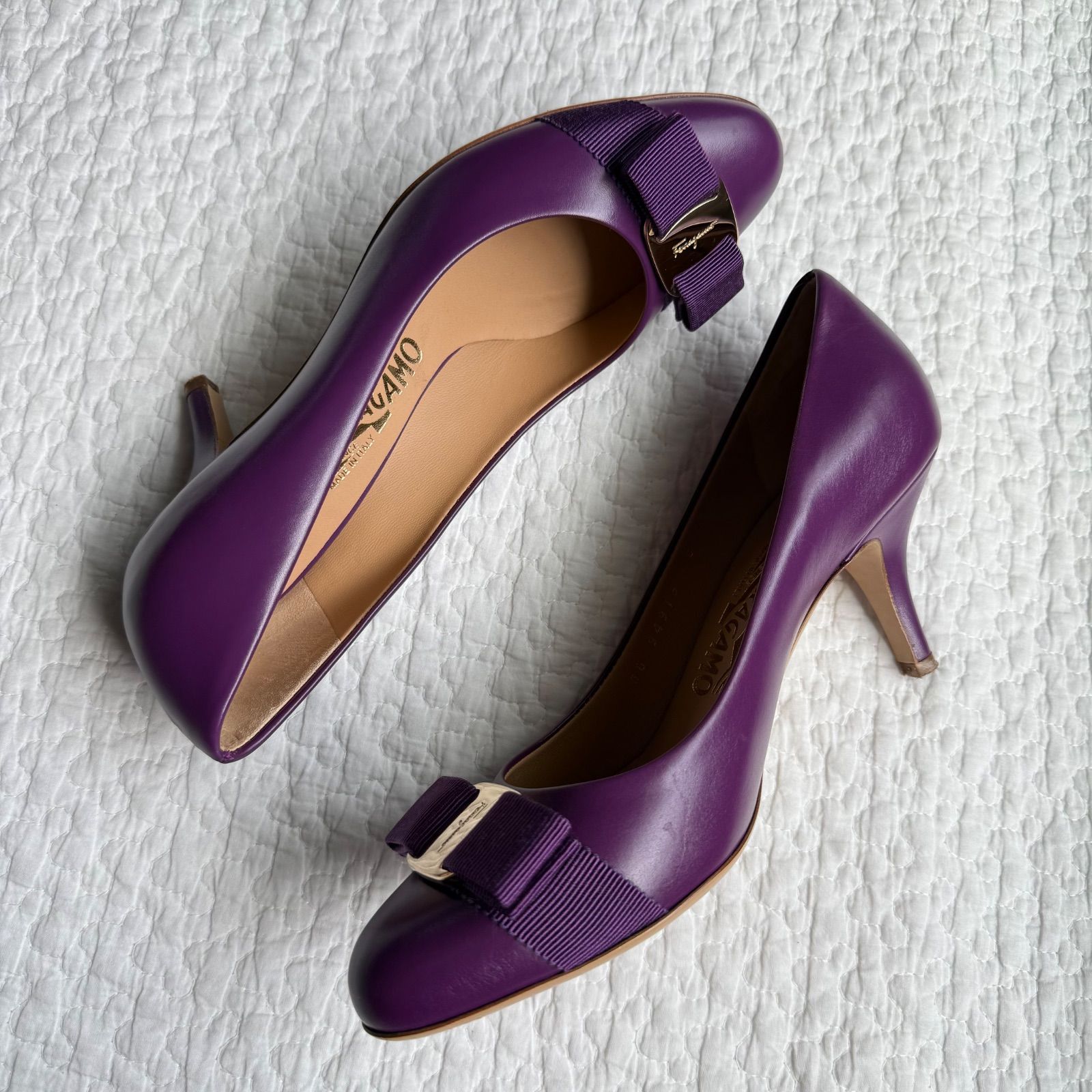 極美品 SalvatoreFerragamo サルヴァトーレフェラガモ ヴァラ