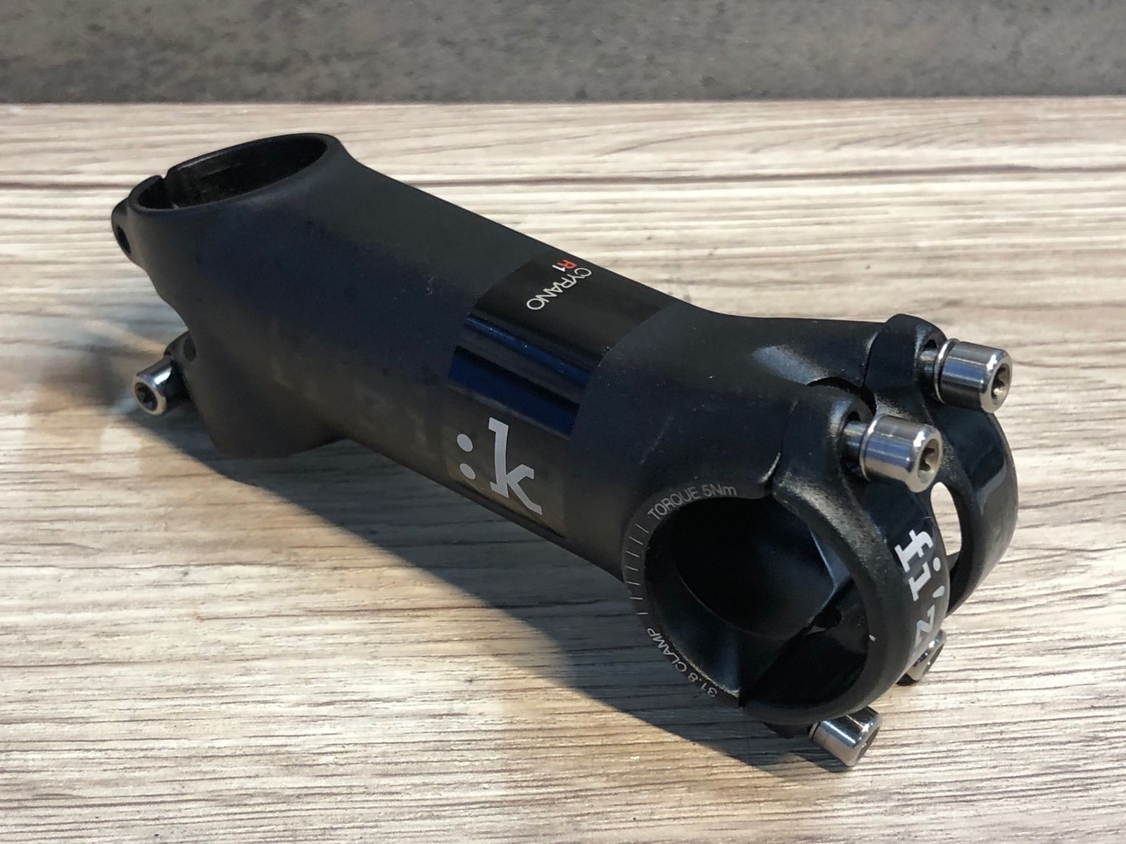 軽量 fizik カーボンハンドル CYRANO R1+CYRANO R1ステム キリッと