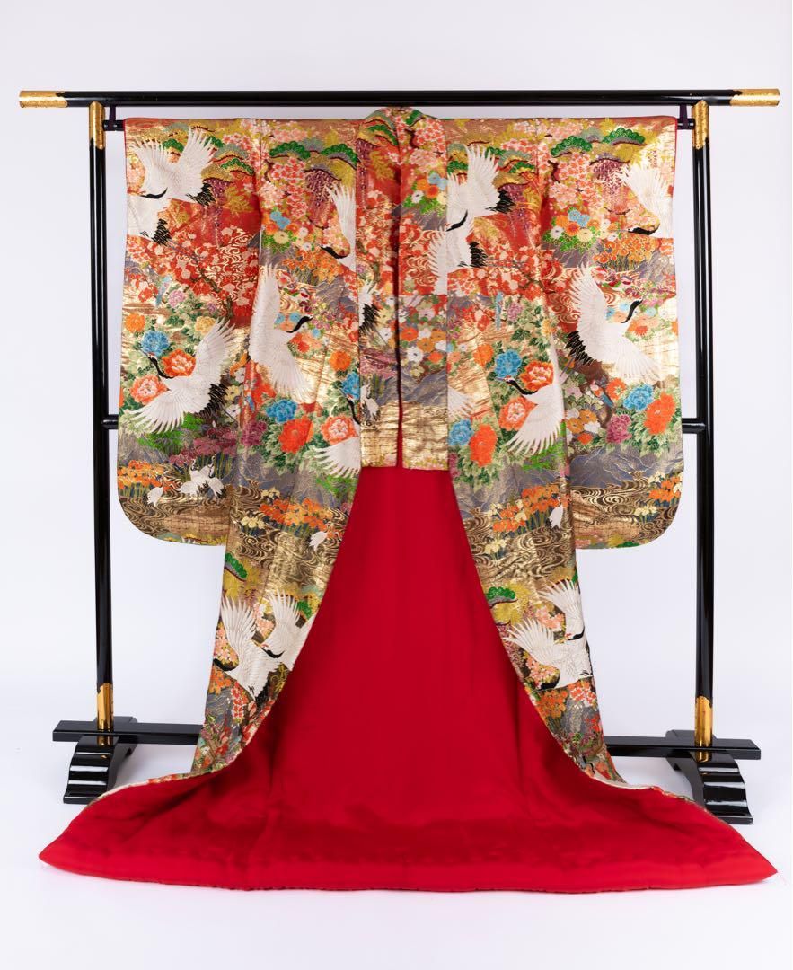 50%OFF! 125,000円→62,500円】花嫁色打掛け 赤.黒色/金刺繍 鶴/松竹梅 