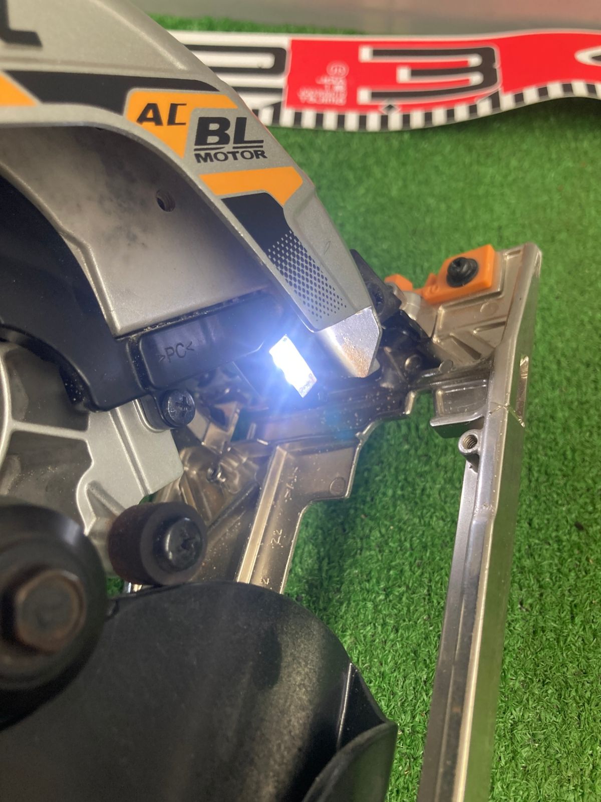 中古品】【0922】☆makita(マキタ) 165㎜電子マルノコ HS6303