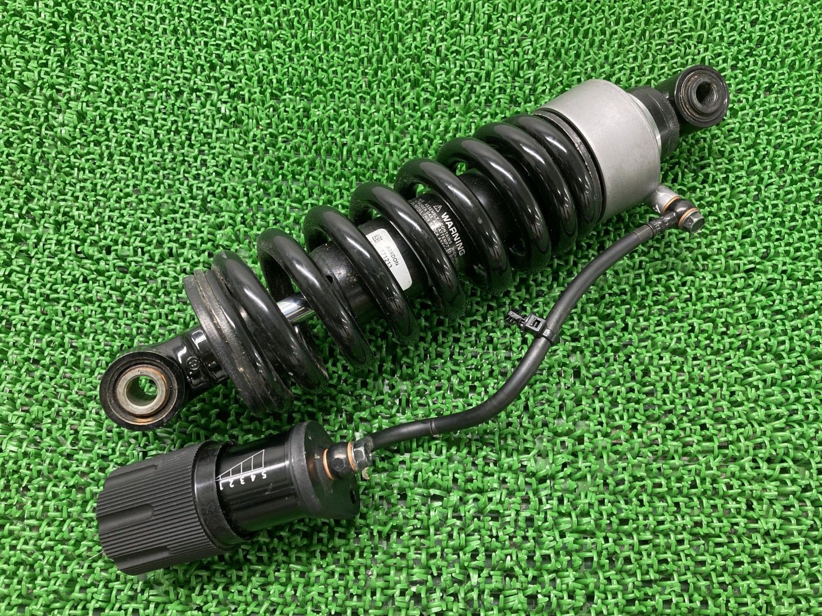 FXFB1870 FXFBS1870 リアサスペンション 54000112/G5L22-00 ハーレー 純正 54000112 G5L22 18年～ ファットボブ 【中古】 73 FXFB1870 FXFBS1870 リアサスペンション 54000112/G5L22-00 ハーレー