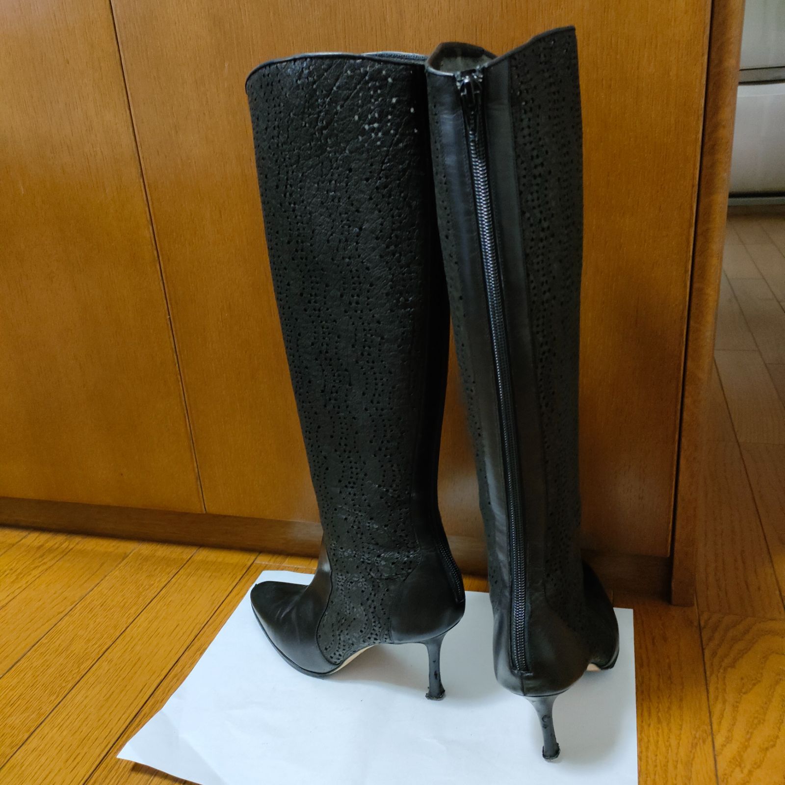 マノロブラニク パンチング ロングブーツ レザー 黒 37 約23.5cm