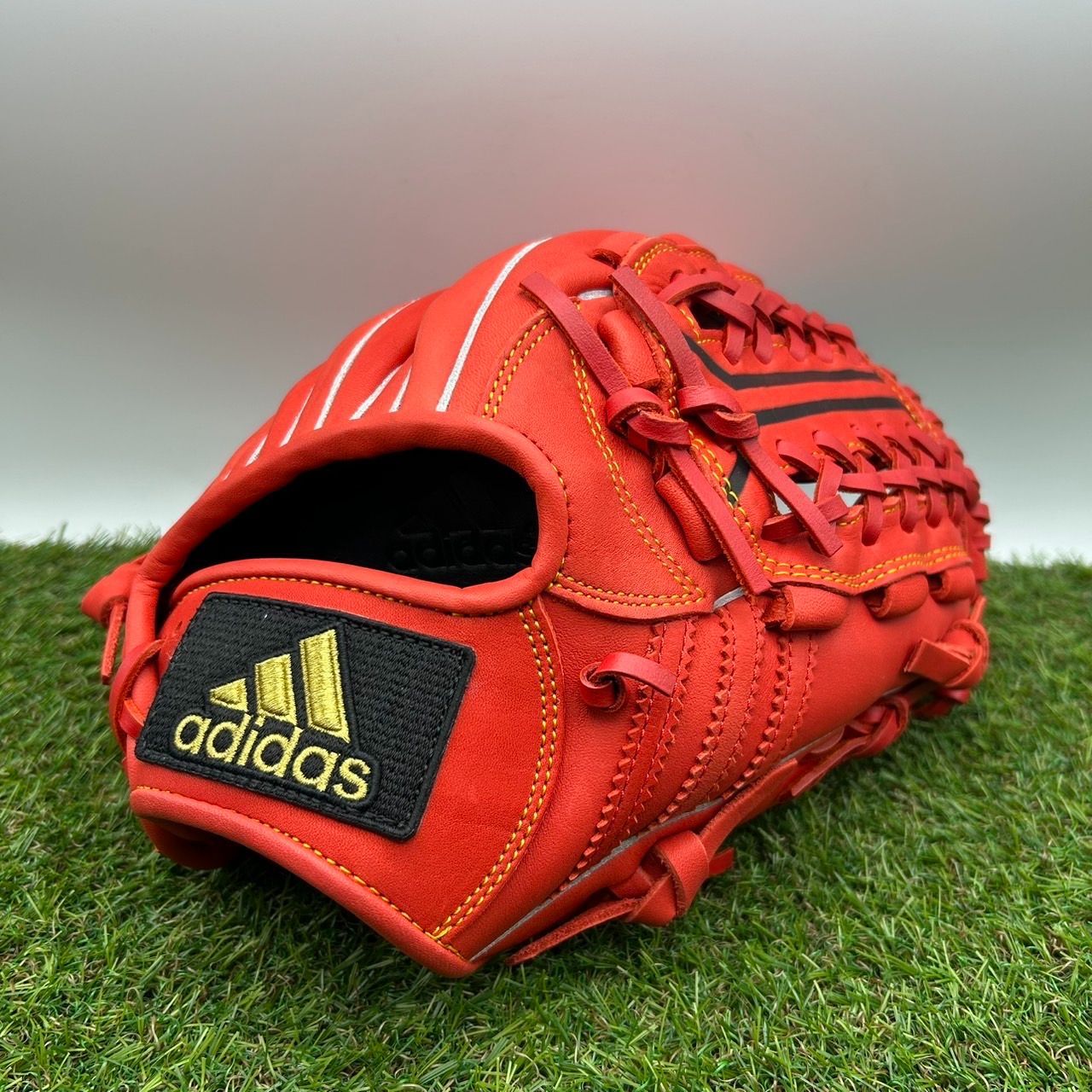 アディダス 野球 軟式グラブ 投手用 M号対応 中学生～大人用 INT76 アディダス 野球 軟式グラブ 投手用 M号対応 中学生～大人用