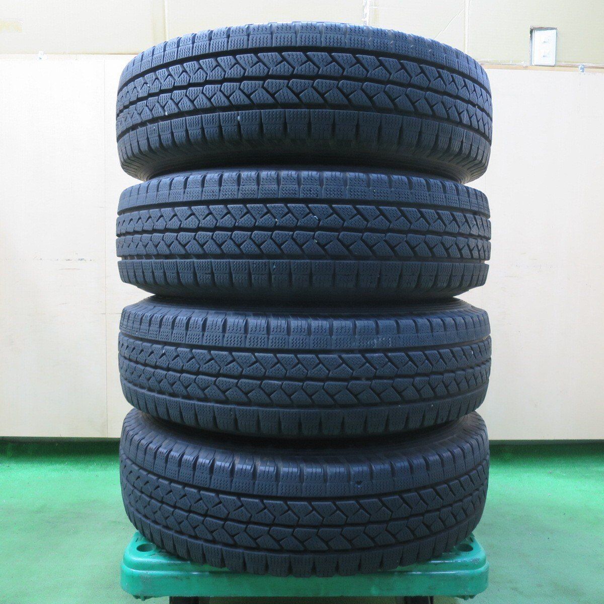 バリ溝！9.5分☆トヨタ ハイエース 純正 スチール 195/80R15 107