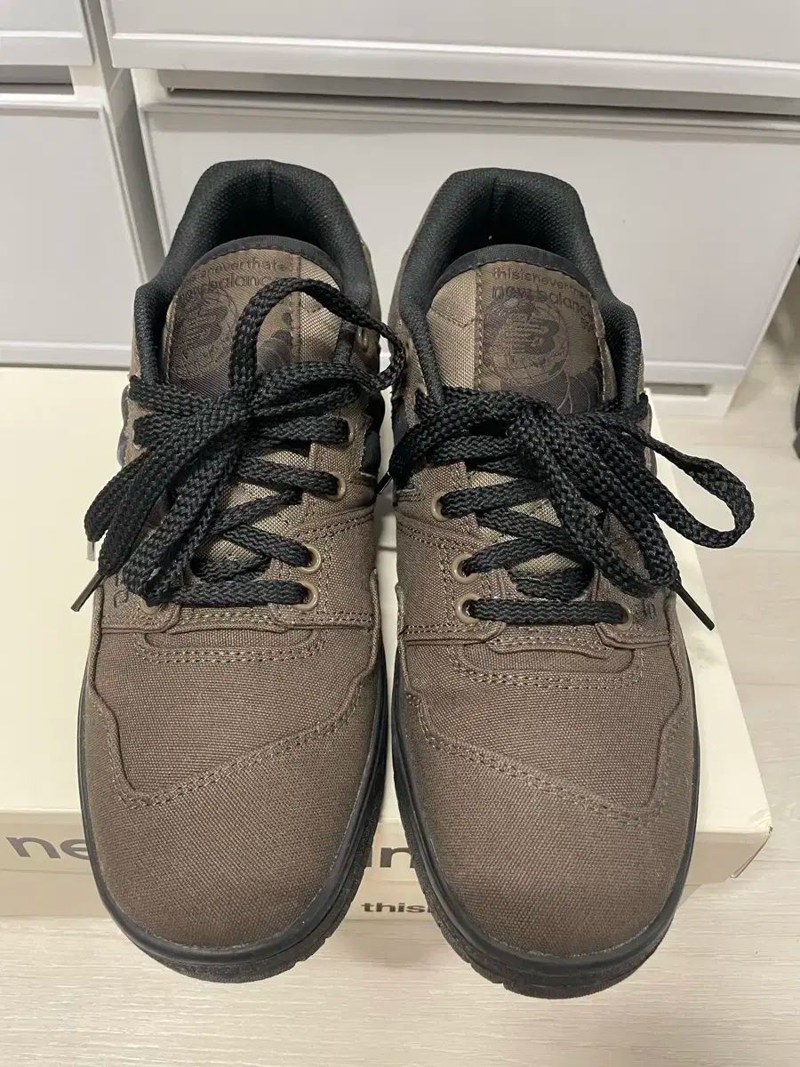 285 ニューバランス x ディスイズネバーザット 550