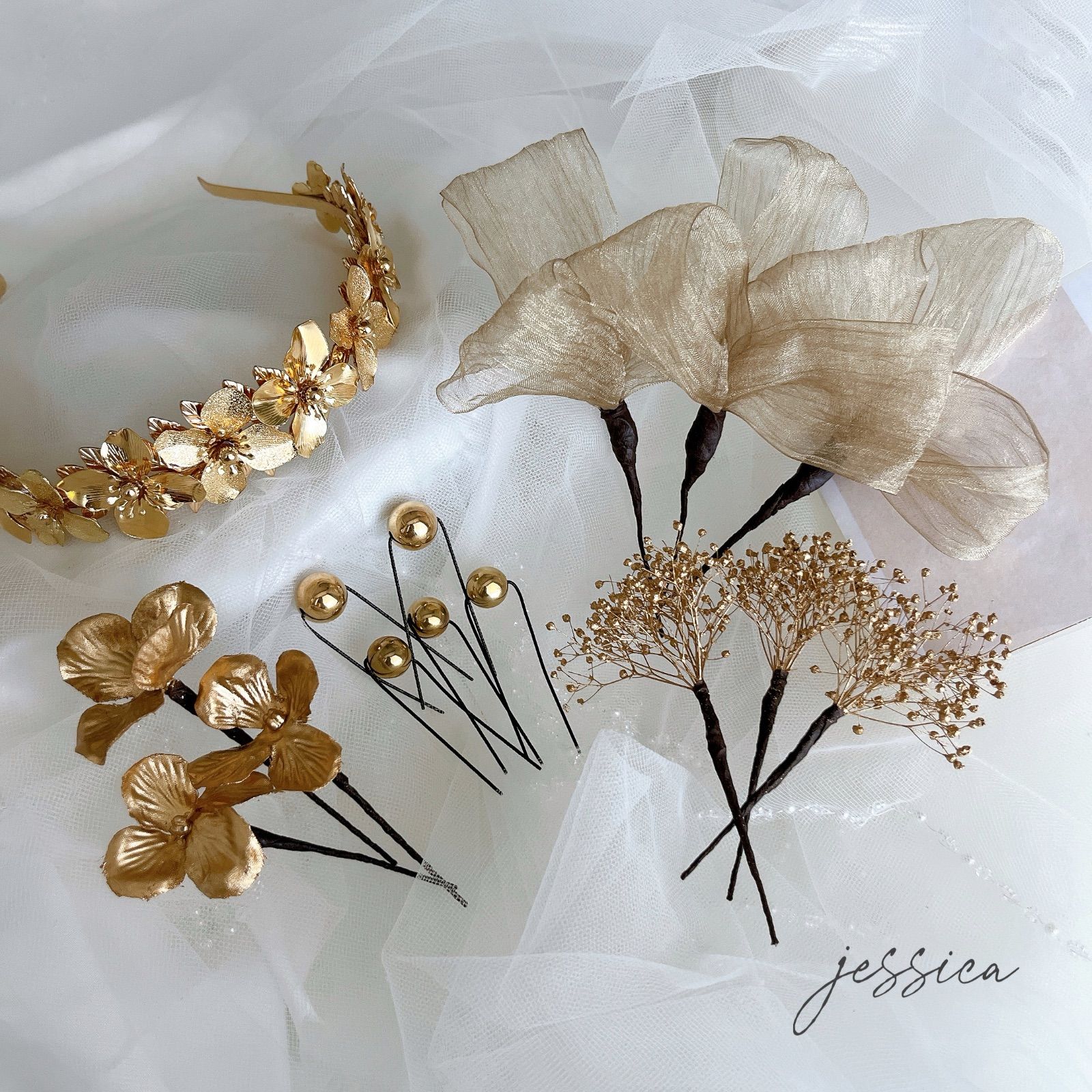 フラワーカチューシャ×ゴールド×リボン 髪飾り成人式卒業式花冠 - メルカリ