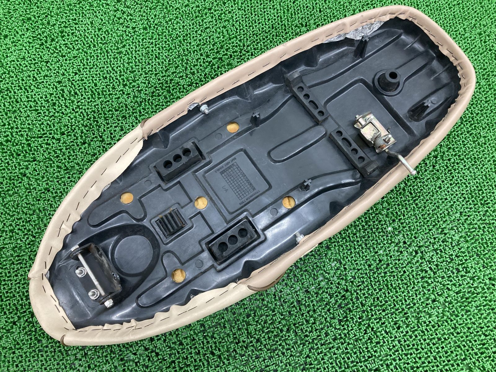 キジマ製スーパーカブ110 シート ベージュ/茶 社外 中古 バイク 部品