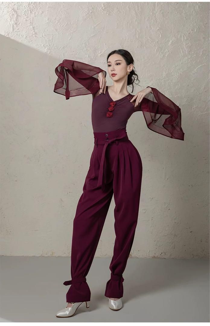 人気のシンプル練習着絞れる裾のパンツ 新品未使用 人気のシンプル練習着♪絞れる裾のパンツ☆ キッズ ライン