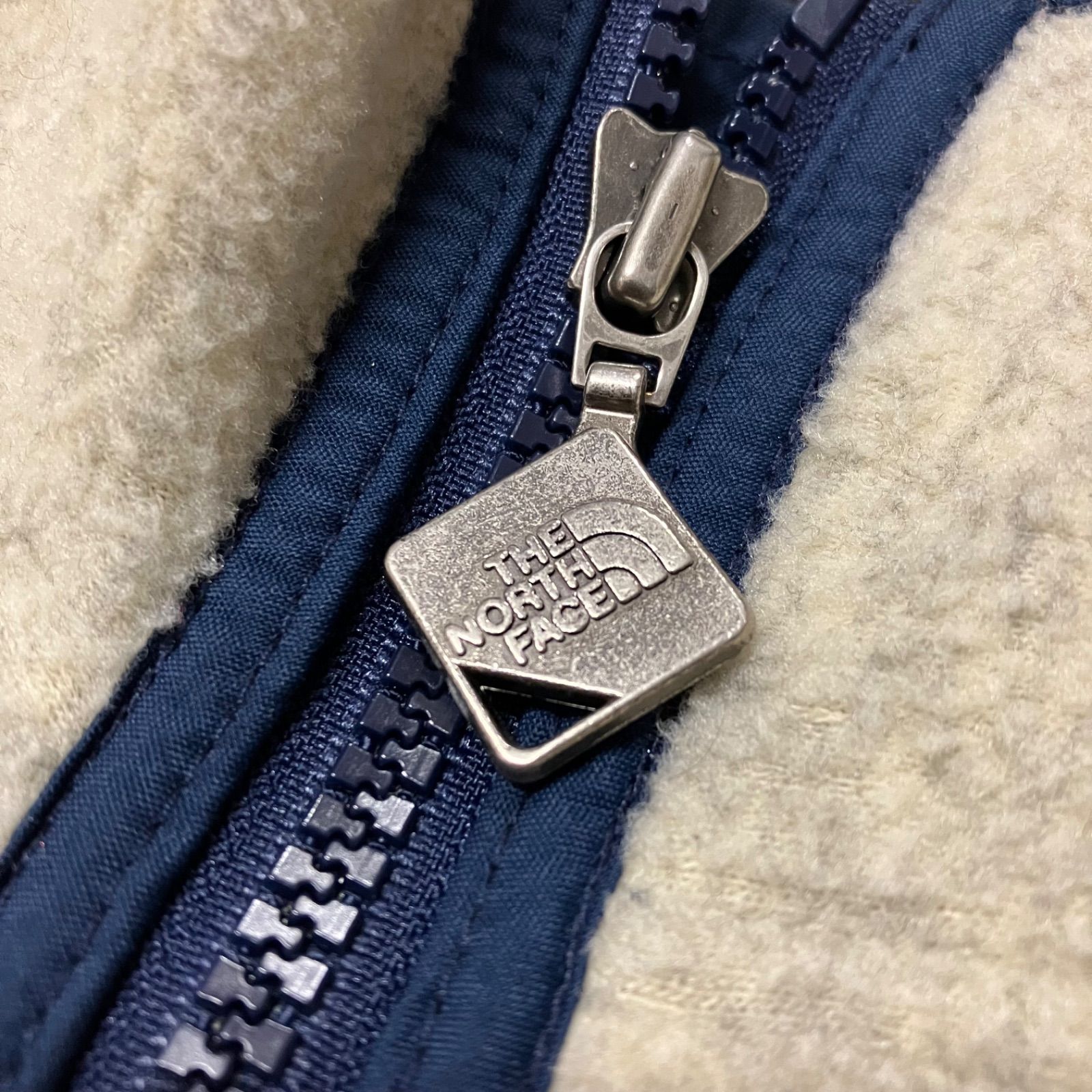 フリース アルマンディラ