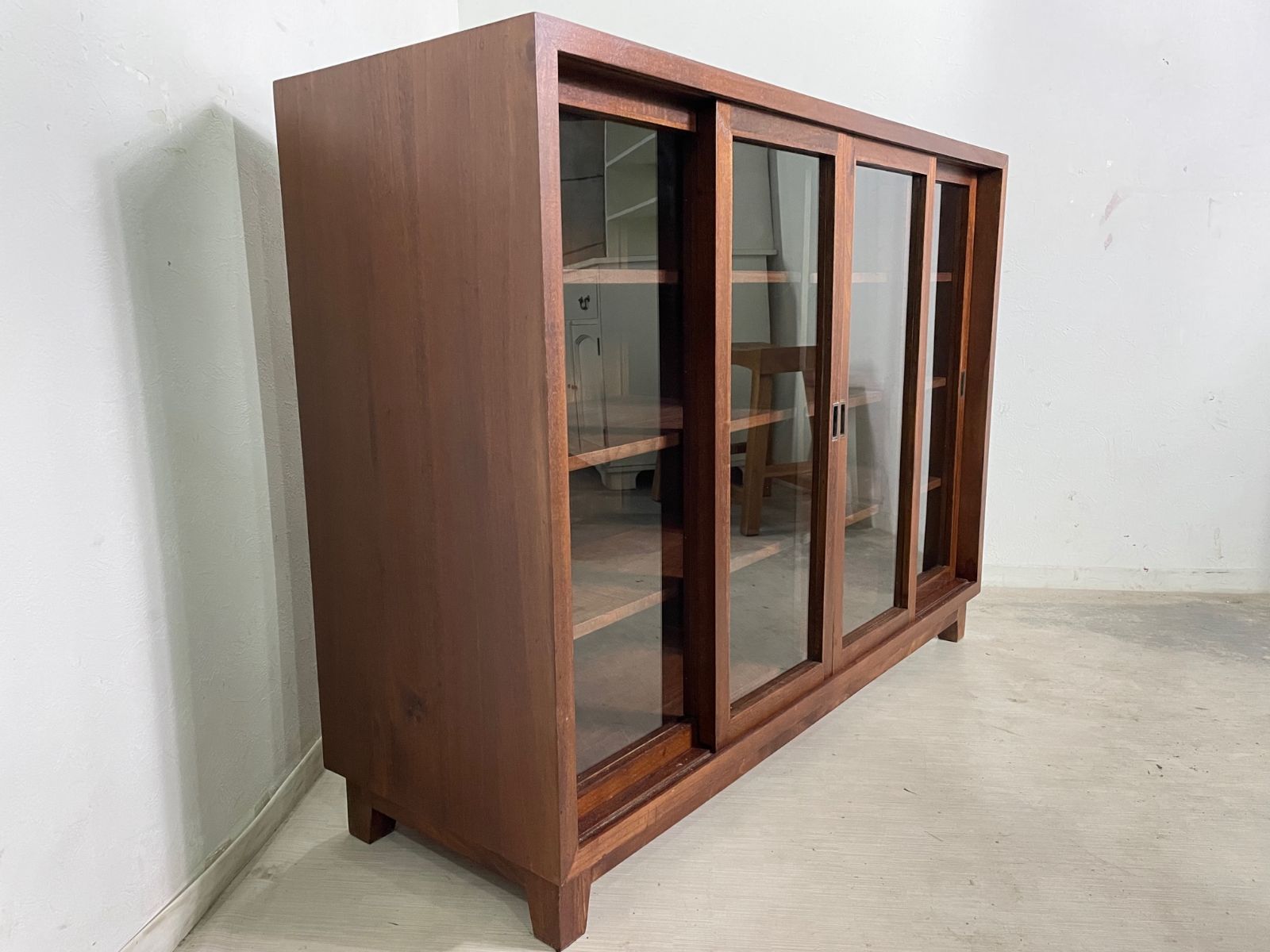 ミンディ無垢材 ガラス扉キャビネット W120 cab-644-WAL MARWIL-DEMENAGEMENTS_CH