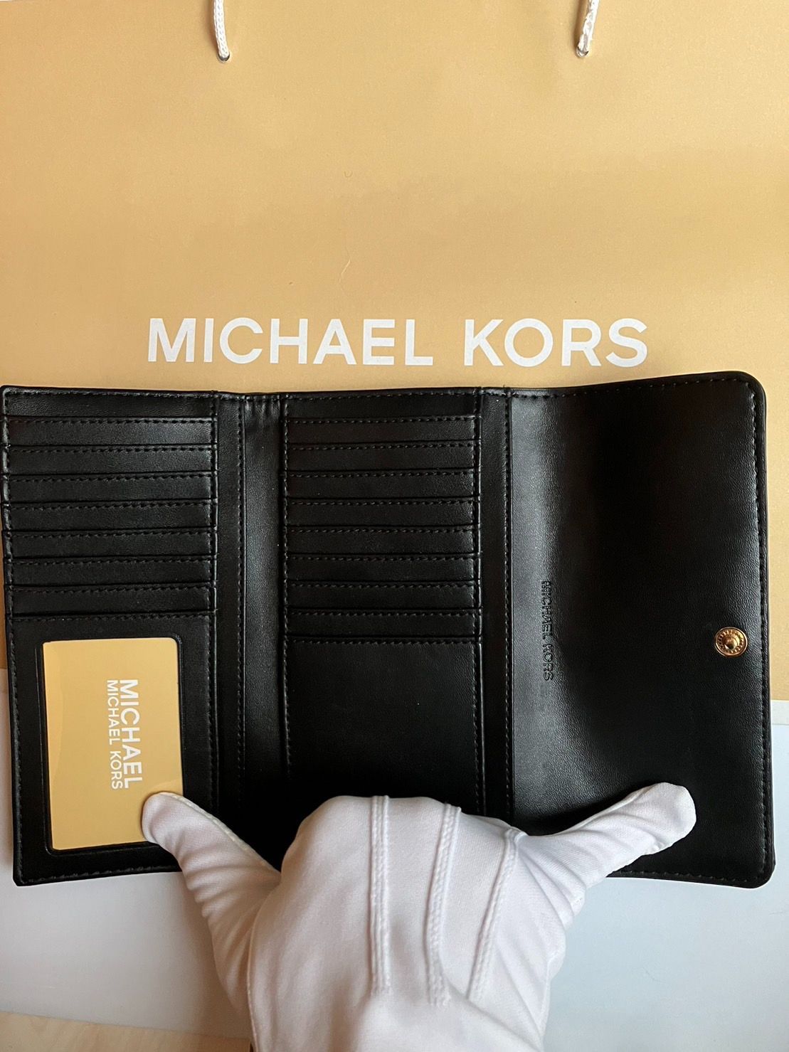 マイケルコース（MICHAEL KORS） 三つ折り財布 　アメリカ直営店